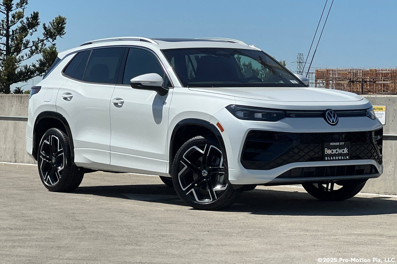 New 2026 Volkswagen Tiguan SEL R-Line AWD/4WD image 1