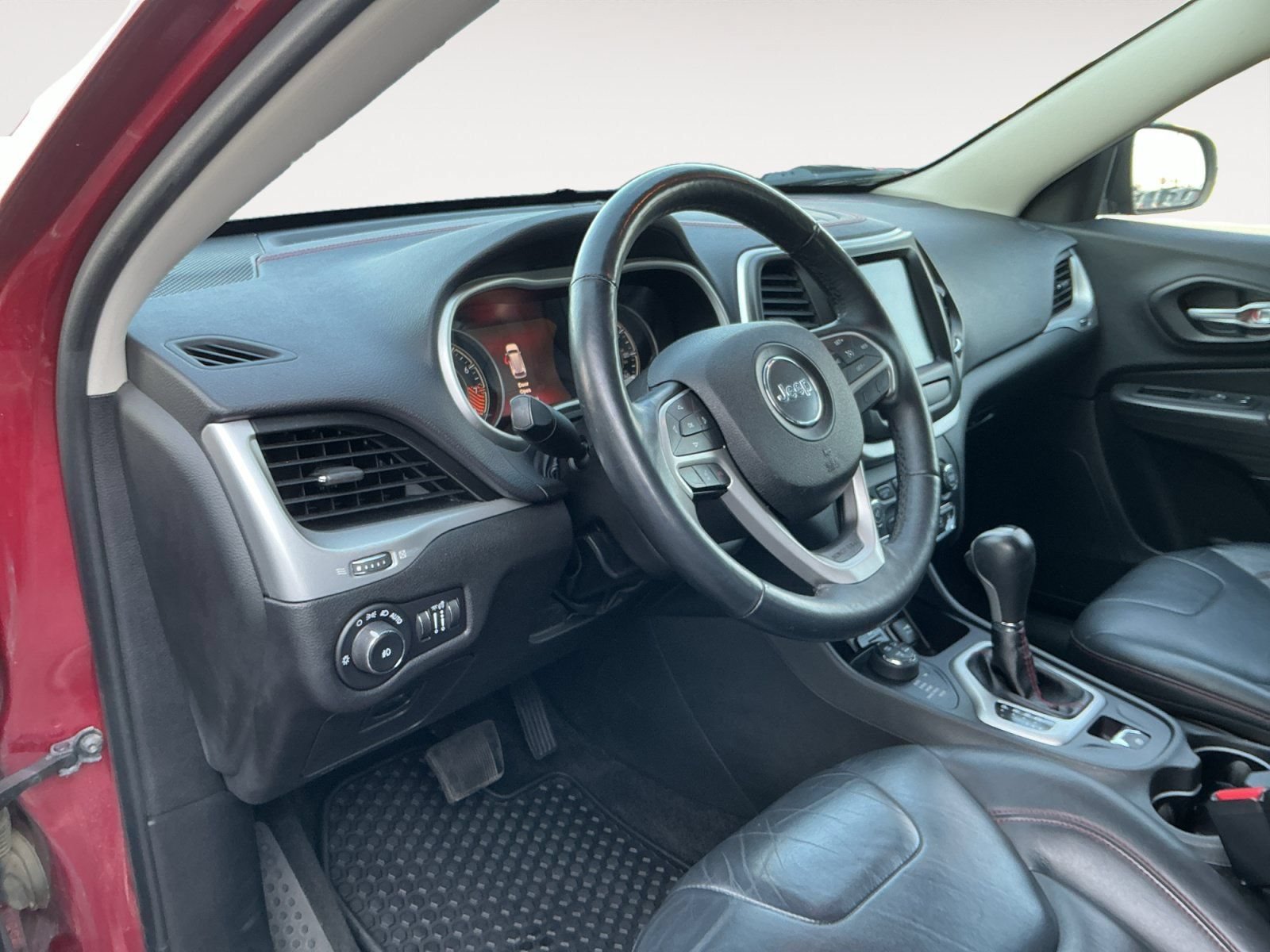 Used 2015 Jeep Cherokee Trailhawk w/ Leather Interior Group AWD/4WD image 10