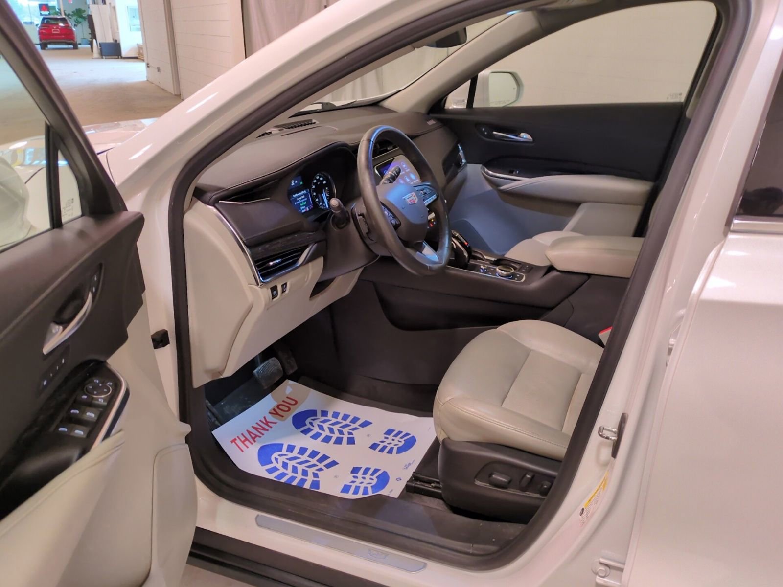 Used 2020 Cadillac XT4 Premium Luxury w/ Cold Weather Package AWD/4WD image 16