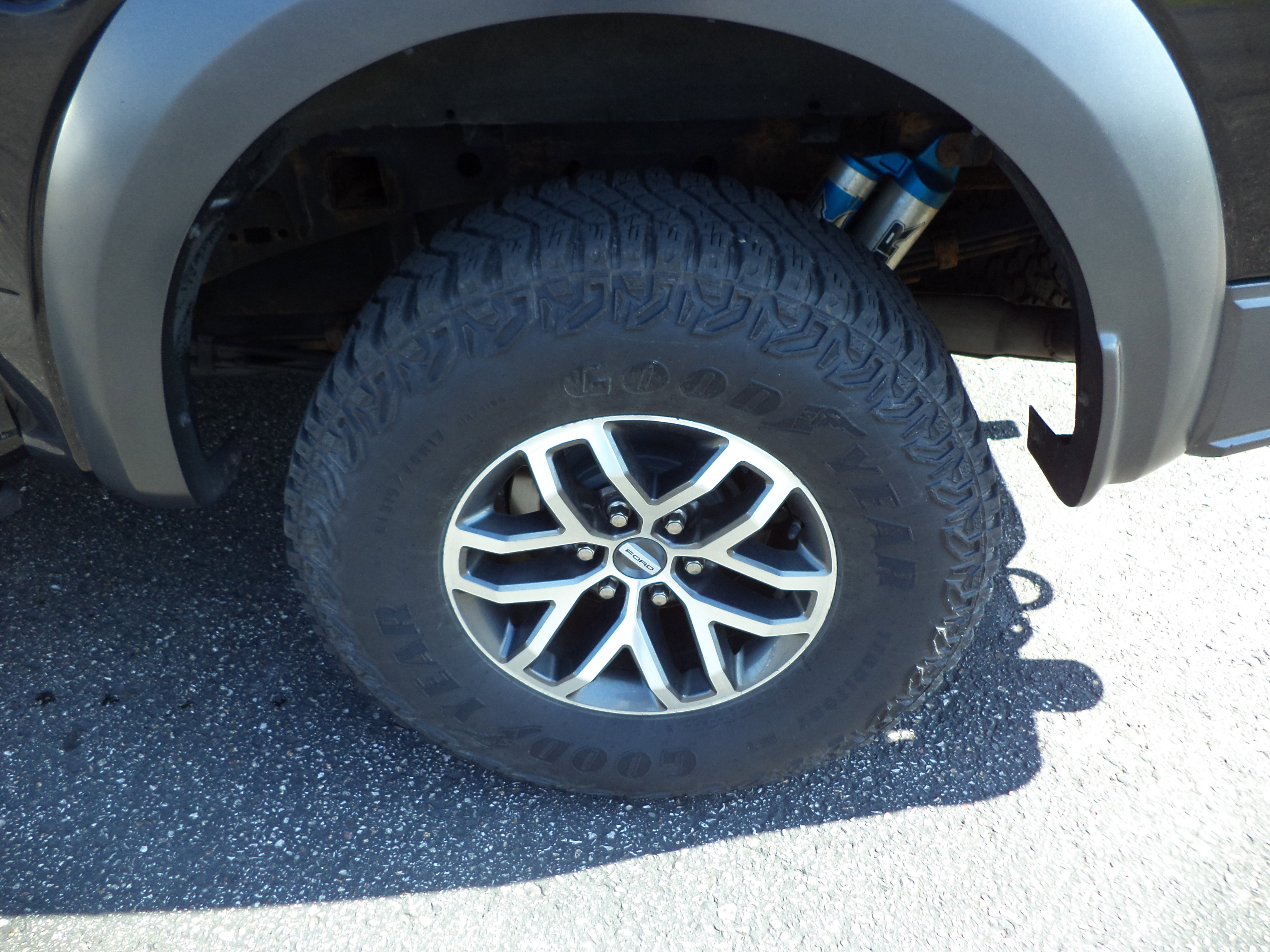 Used 2018 Ford F150 Raptor w/ Equipment Group 802A Luxury image 4