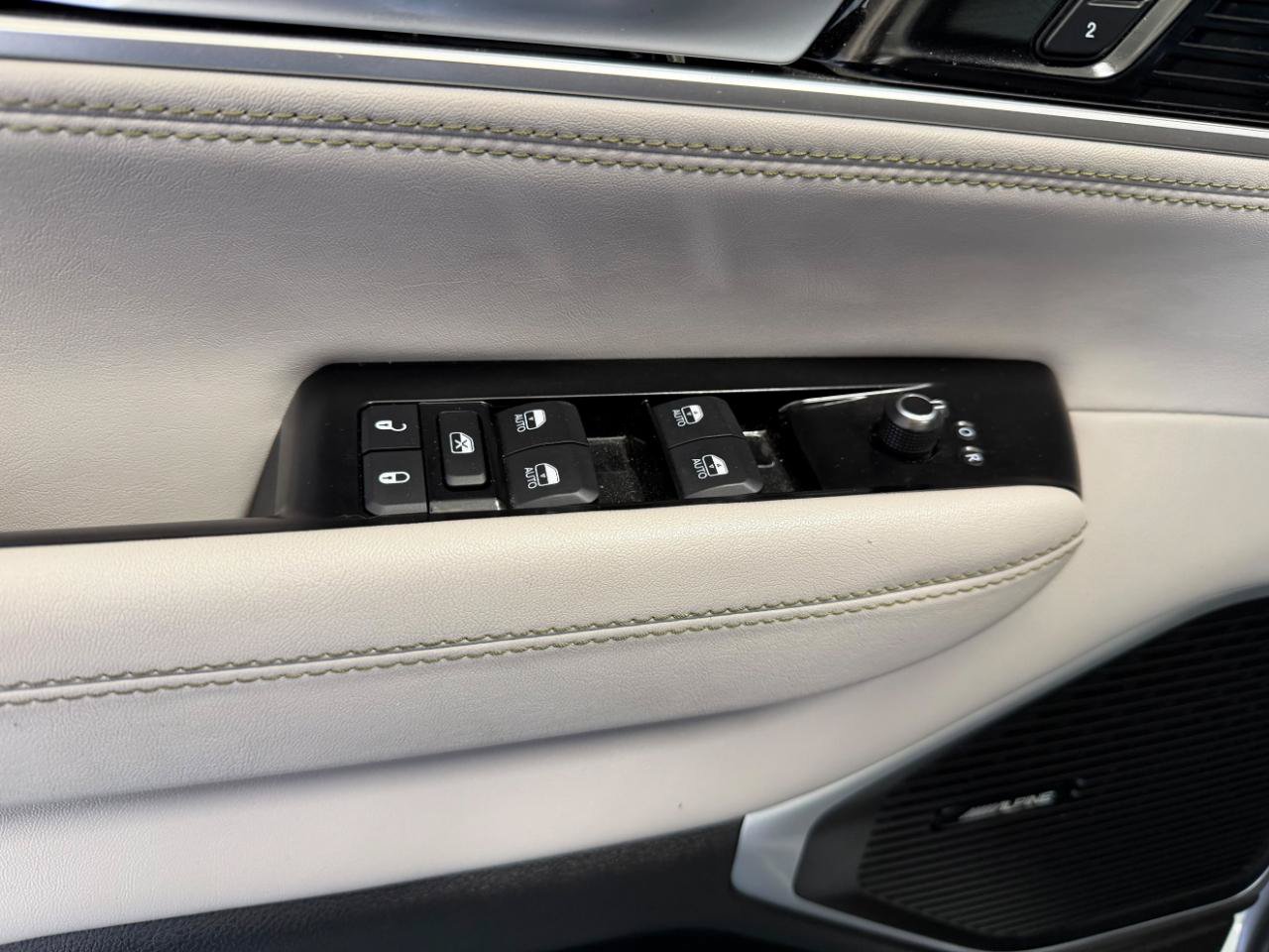 Used 2025 Jeep Wagoneer Series II AWD/4WD image 13
