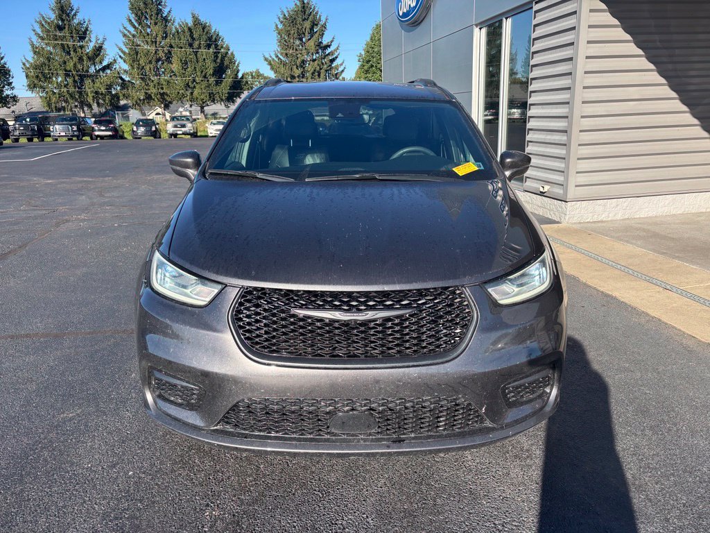 Used 2022 Chrysler Pacifica Touring-L w/ S Appearance Package AWD/4WD image 10