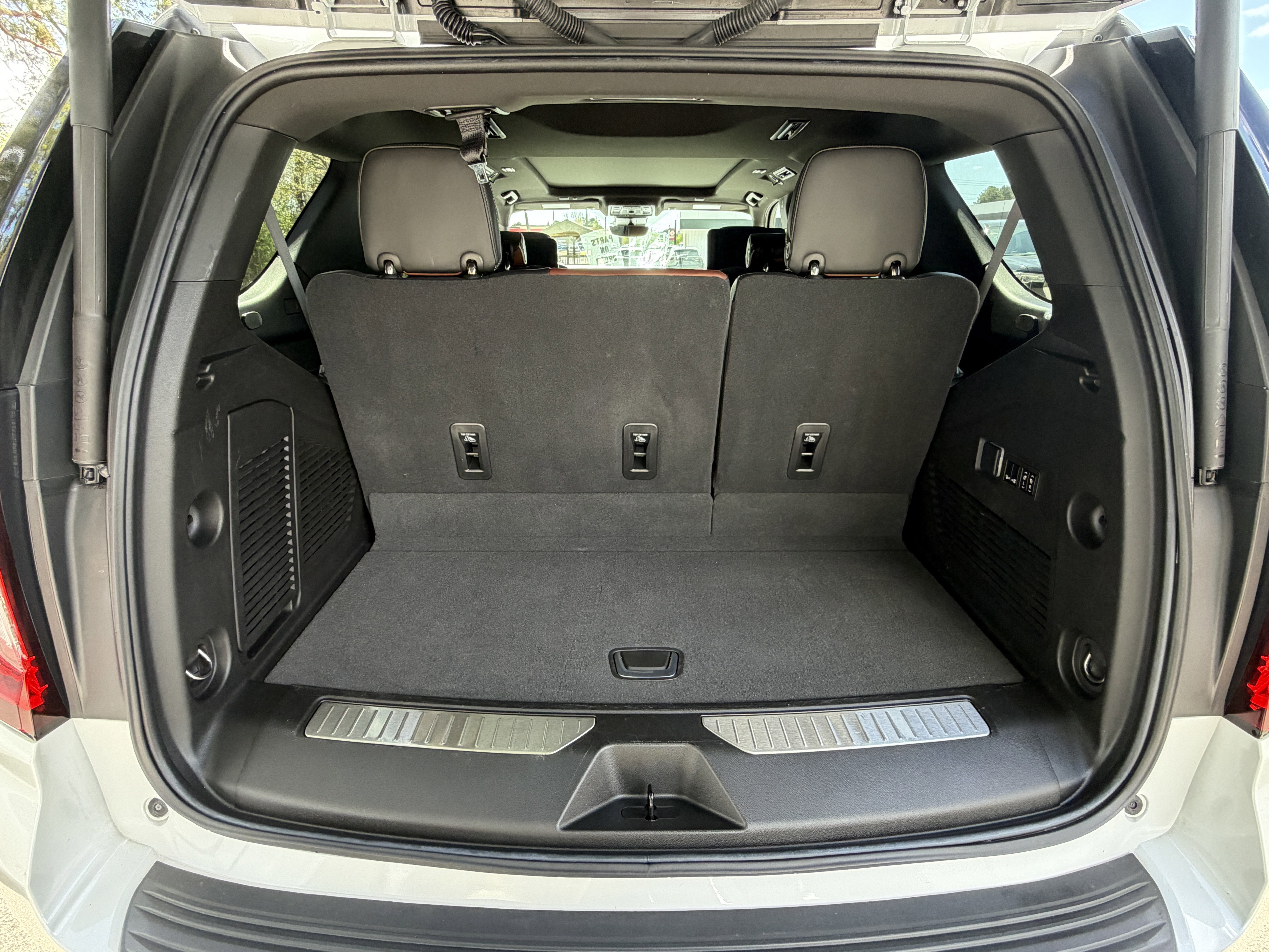 Used 2023 GMC Yukon Denali Ultimate AWD/4WD image 4