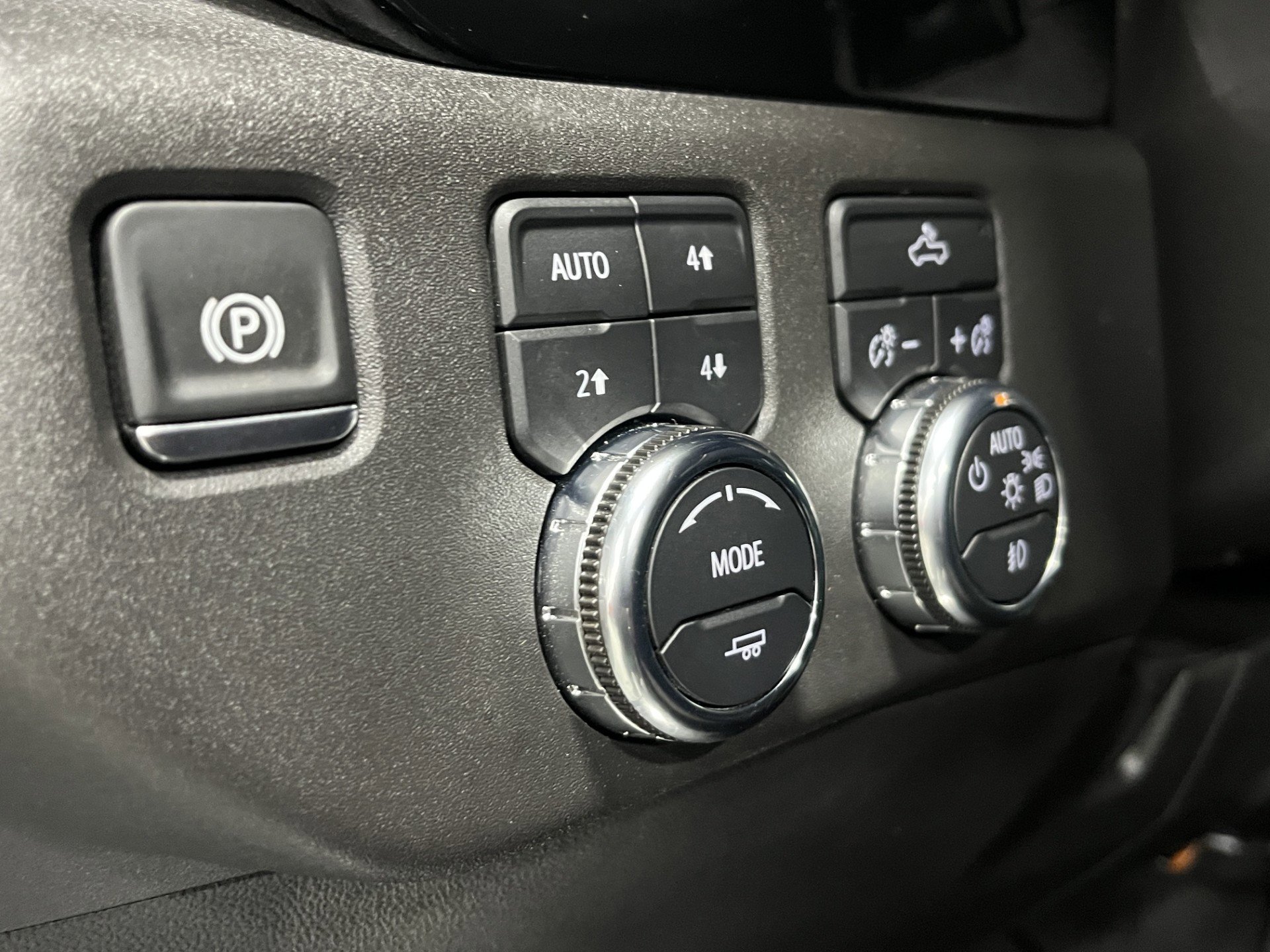 Certified 2024 GMC Sierra 1500 Elevation w/ LPO, Elevation Black Package AWD/4WD image 14