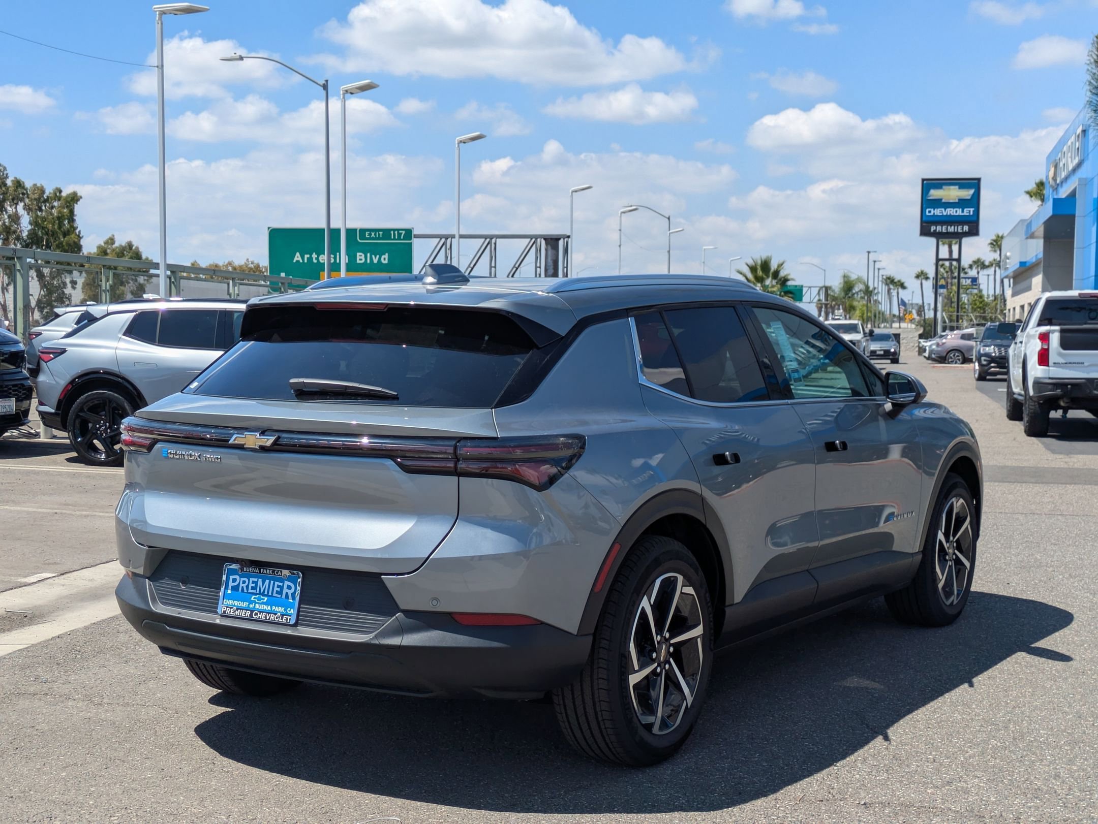 Used 2026 Chevrolet Equinox EV LT image 5