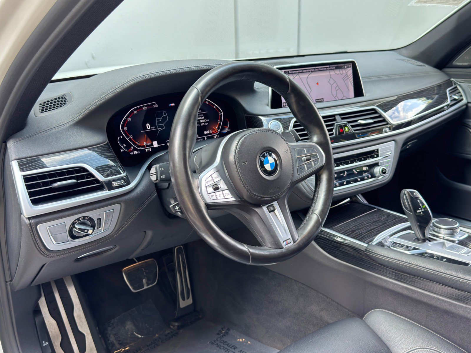 Used 2022 BMW 740i w/ M Sport Package RWD image 14