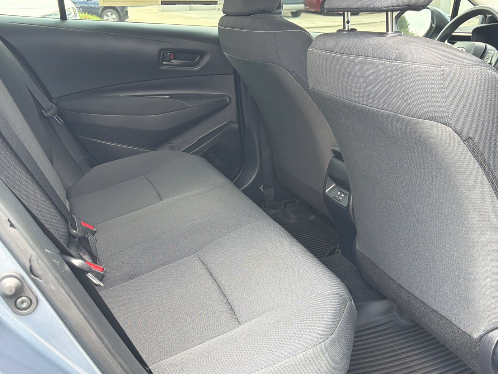 Used 2025 Toyota Corolla LE FWD image 17