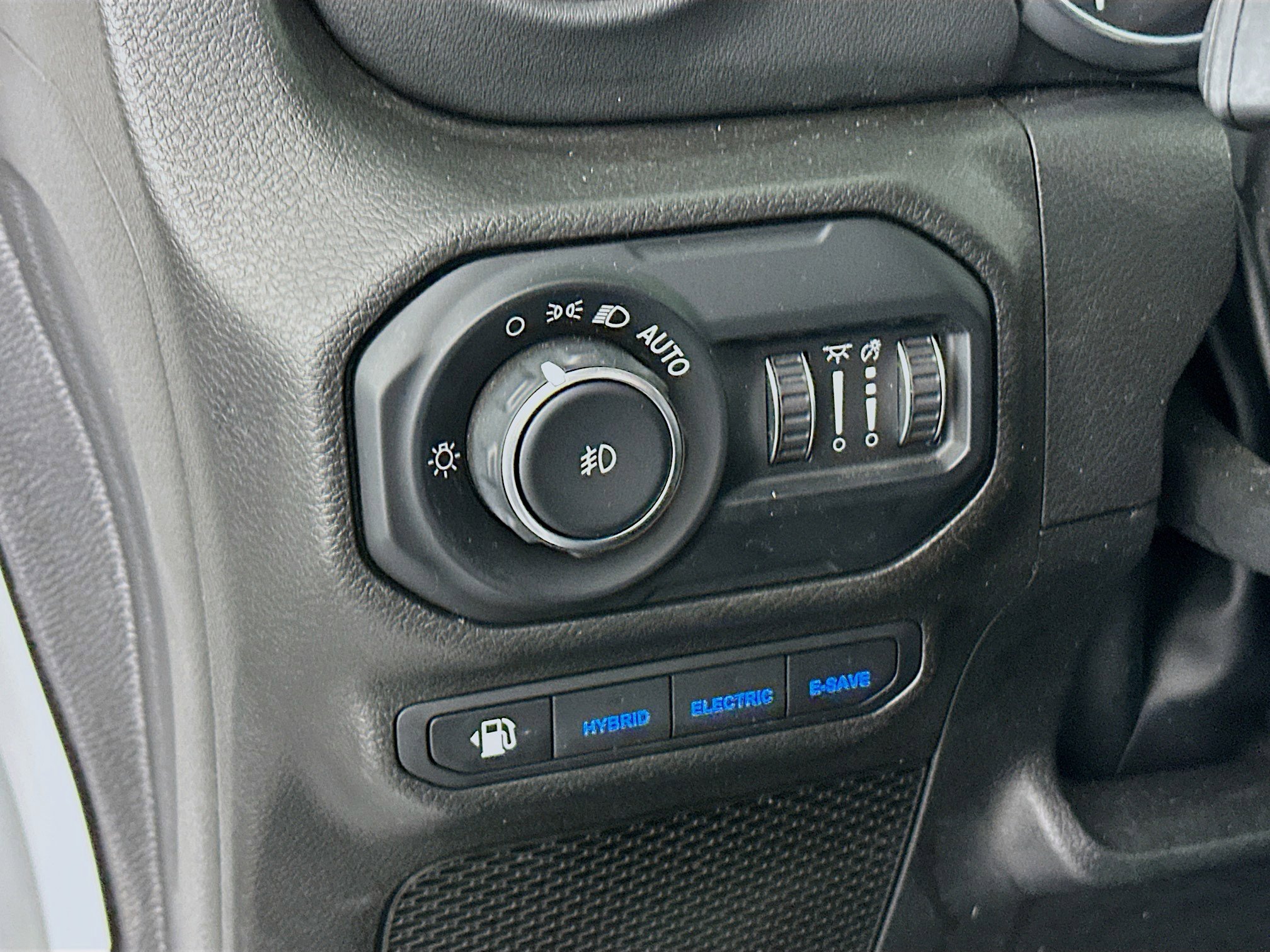 Used 2021 Jeep Wrangler Sahara w/ Safety Group image 17