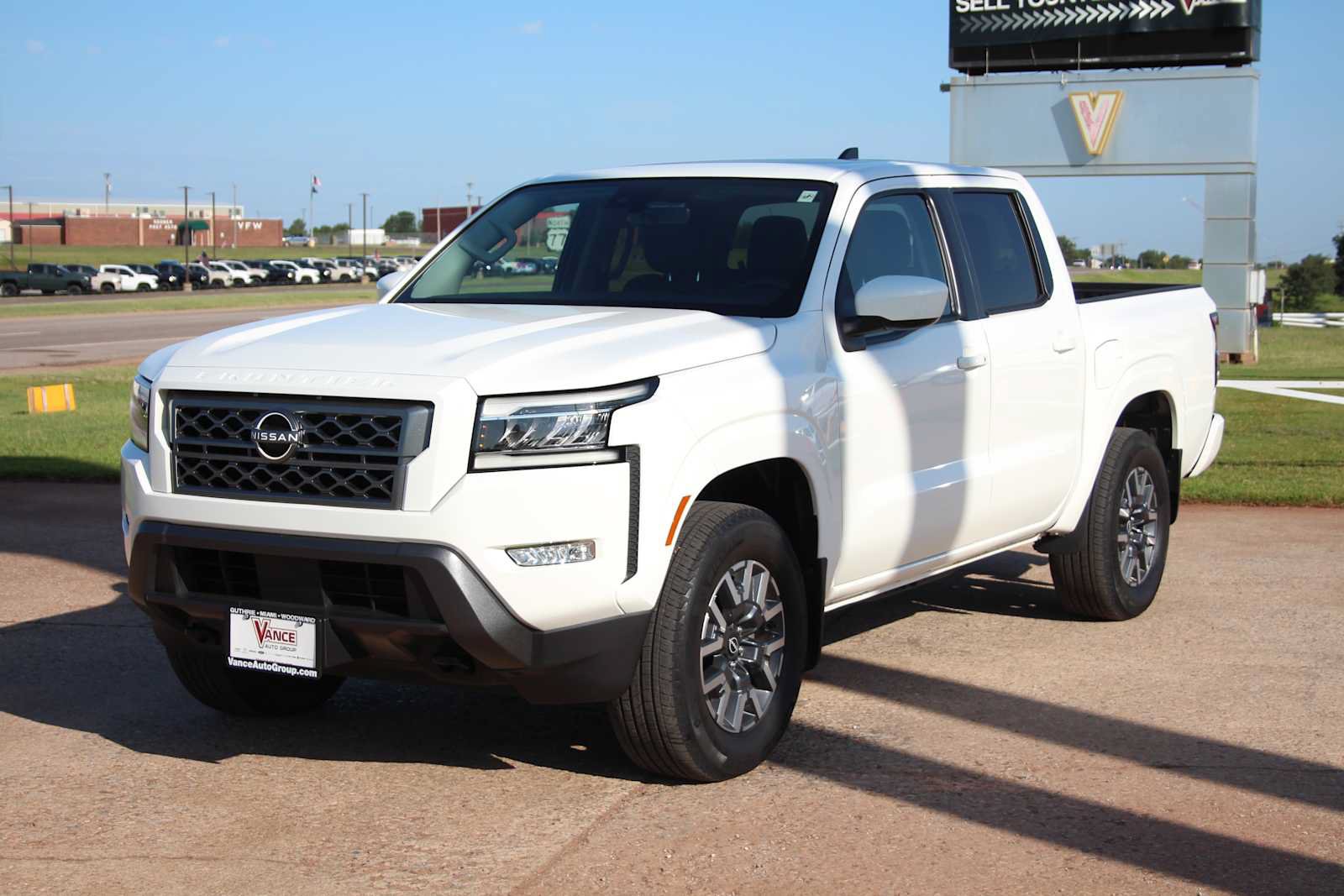 Used 2023 Nissan Frontier SV w/ SV Premium Package AWD/4WD image 5