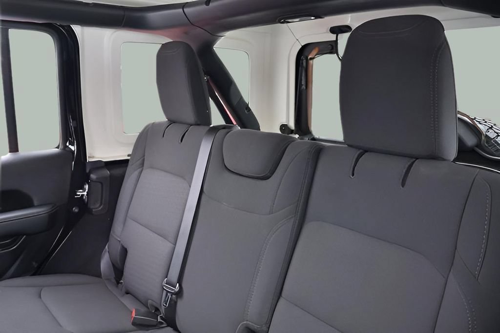 Used 2022 Jeep Wrangler Unlimited Sahara w/ Cold Weather Group AWD/4WD image 15