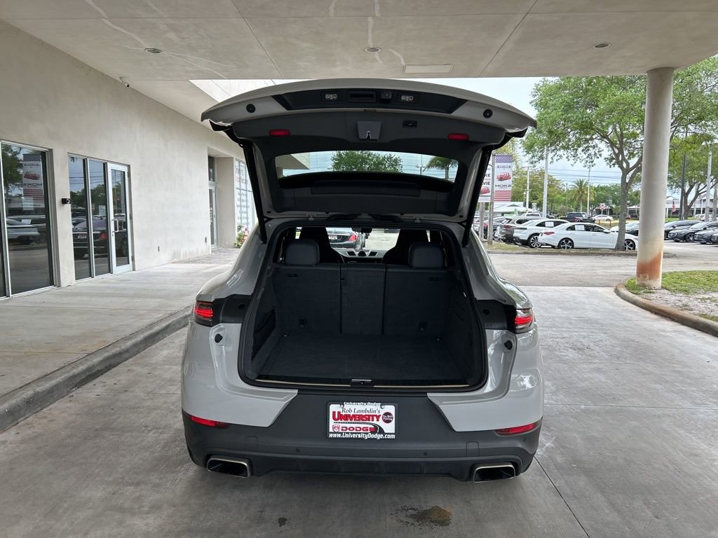 Used 2022 Porsche Cayenne Coupe image 31