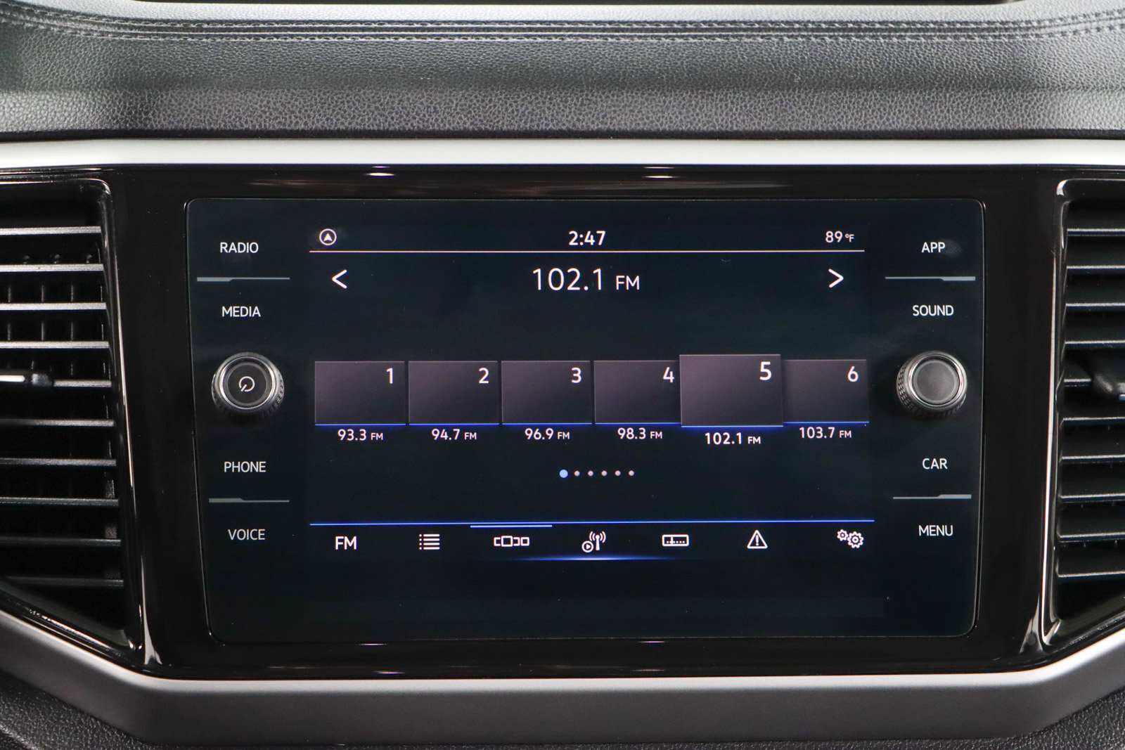 Used 2022 Volkswagen Atlas Cross Sport SE image 19