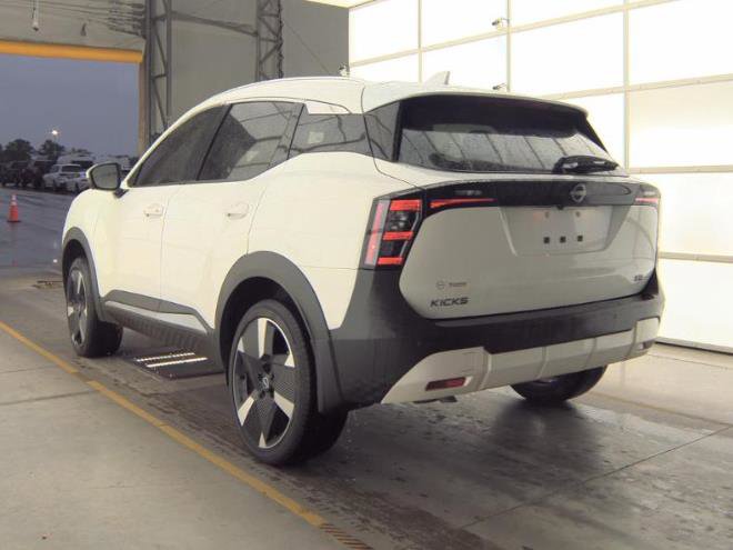 Used 2025 Nissan Kicks SR FWD image 7