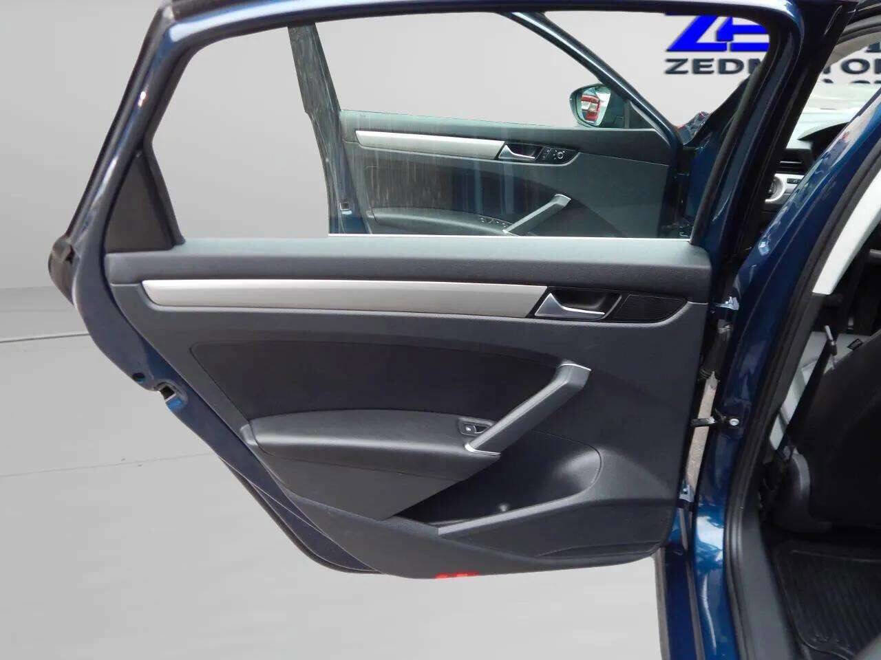 Used 2022 Volkswagen Passat 2.0T SE image 12