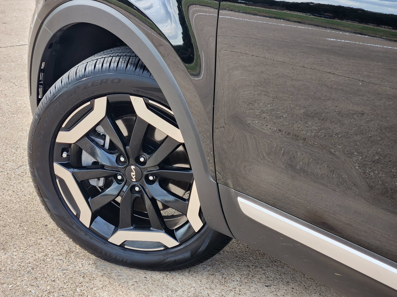Used 2025 Kia Telluride EX w/ EX Captain's Chair Package FWD image 17