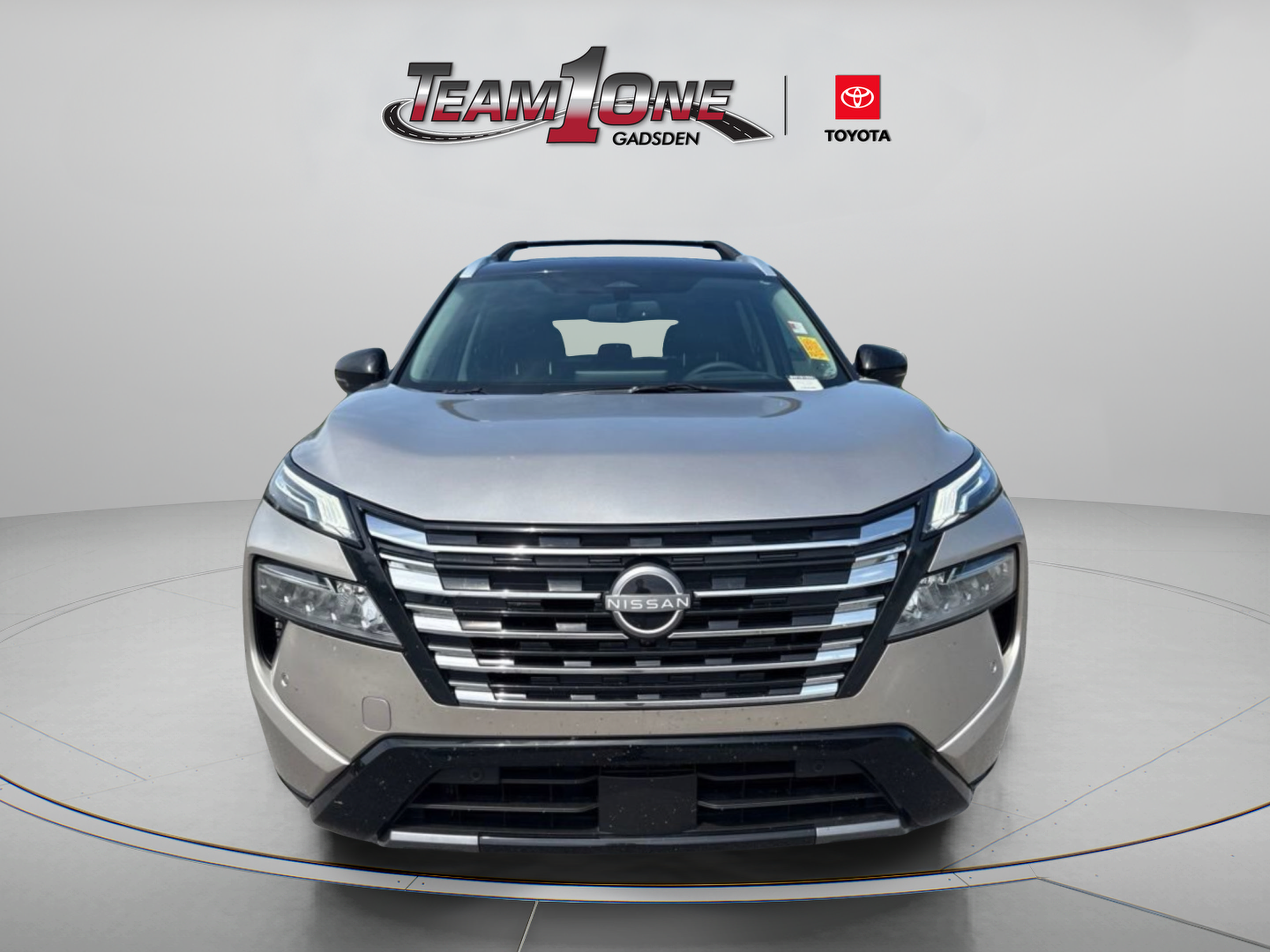 Used 2025 Nissan Rogue Platinum w/ Platinum Premium Package FWD image 2
