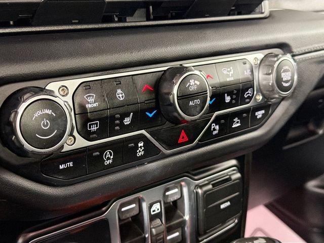 Used 2024 Jeep Wrangler Unlimited Sahara w/ Technology Group AWD/4WD image 16