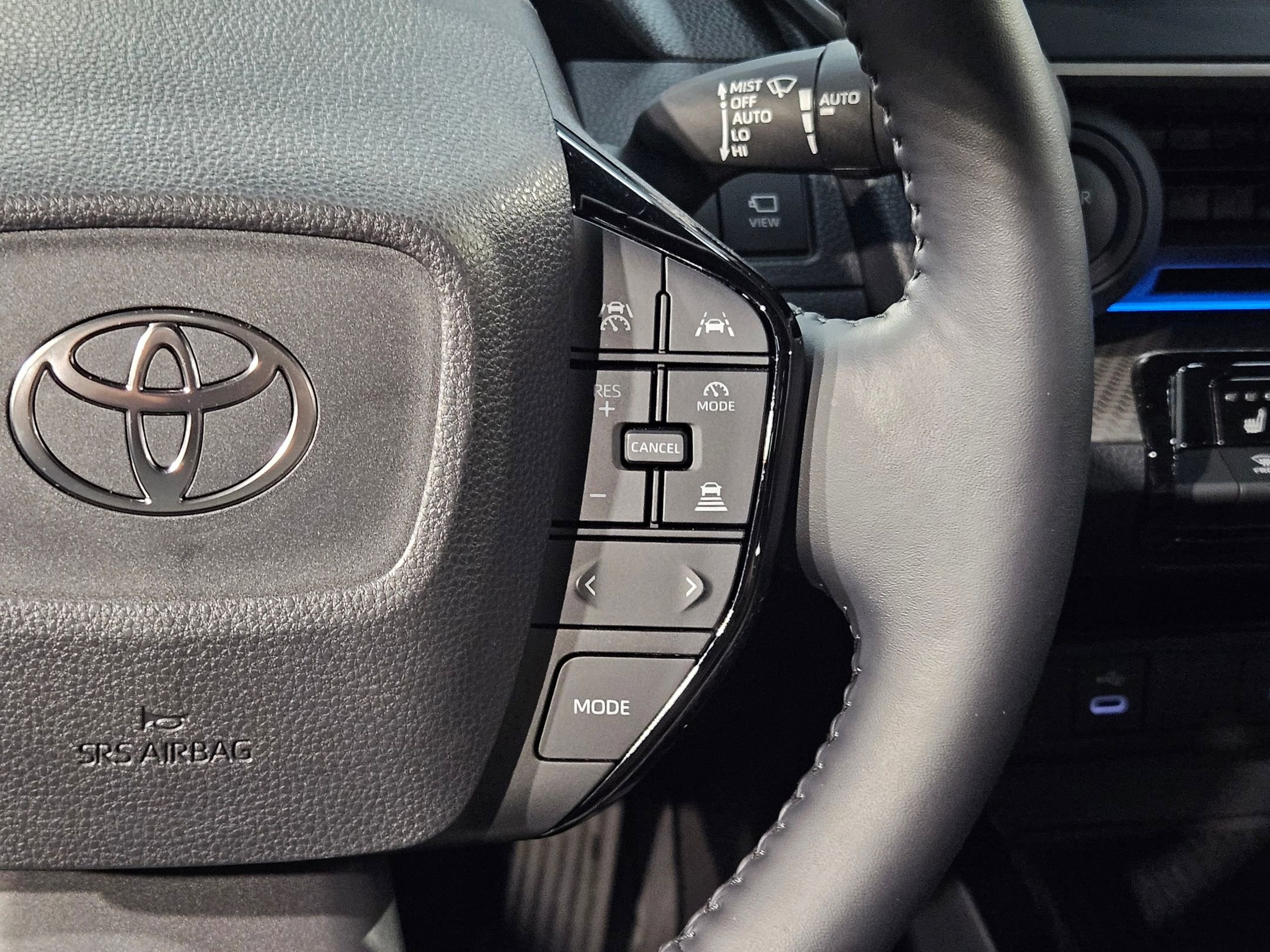 Used 2025 Toyota Prius Limited w/ Limited Premium Package FWD image 29