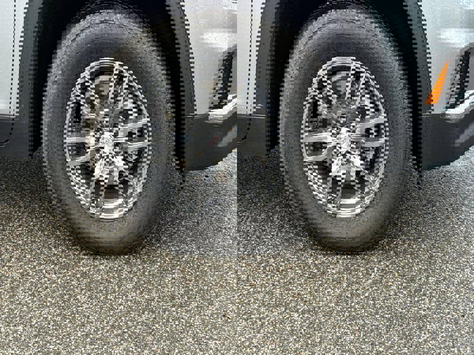 Used 2025 GMC Acadia Elevation image 7