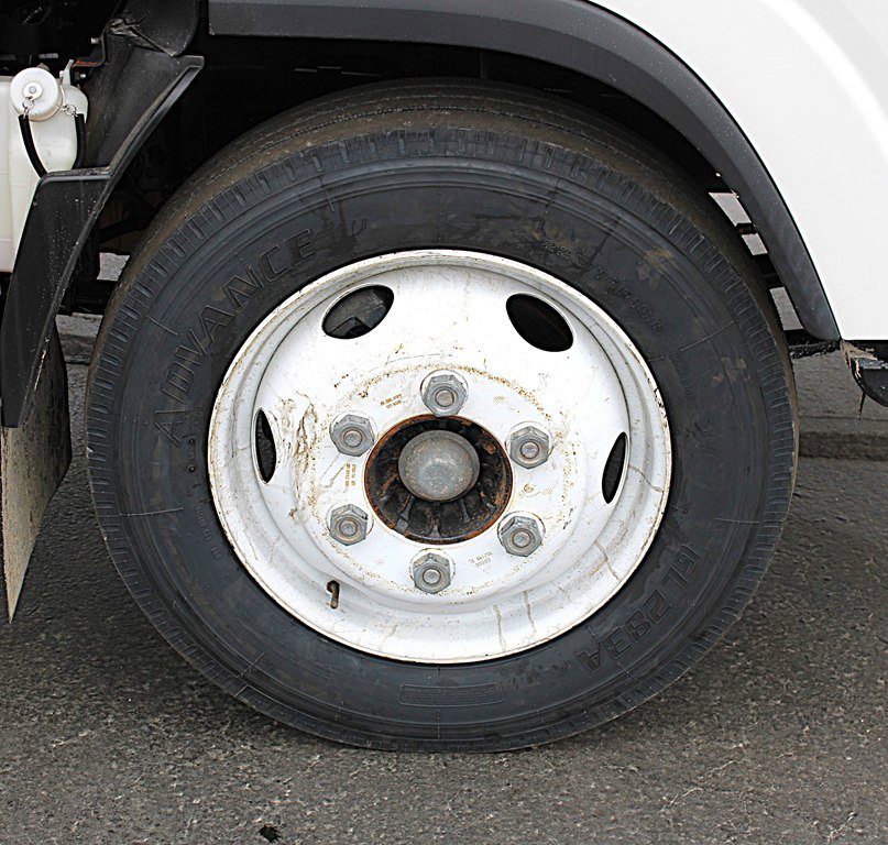 Used 2019 Isuzu NPR image 27