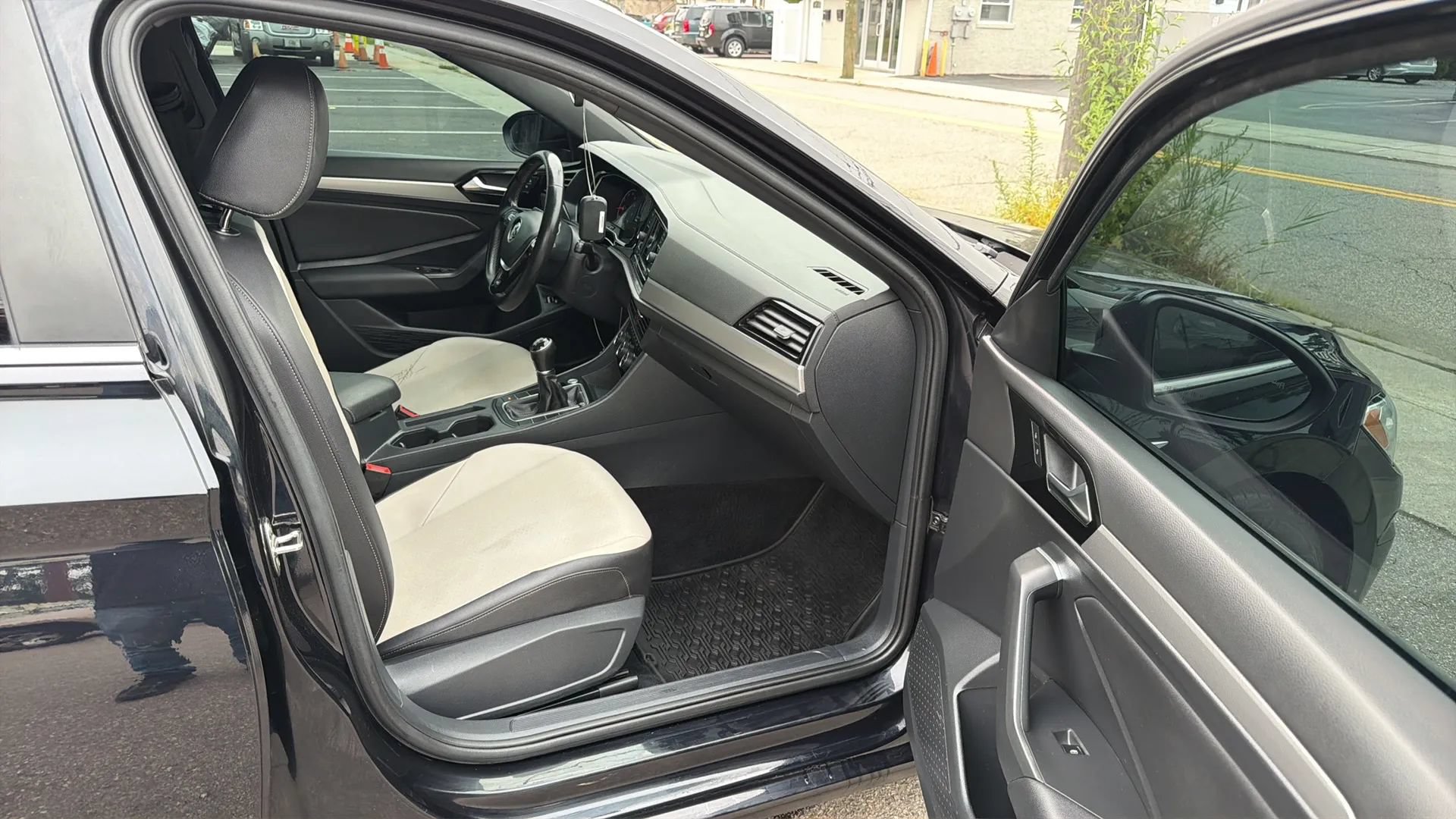 Used 2020 Volkswagen Jetta R-Line w/ R-Line Cold Weather Package FWD image 25