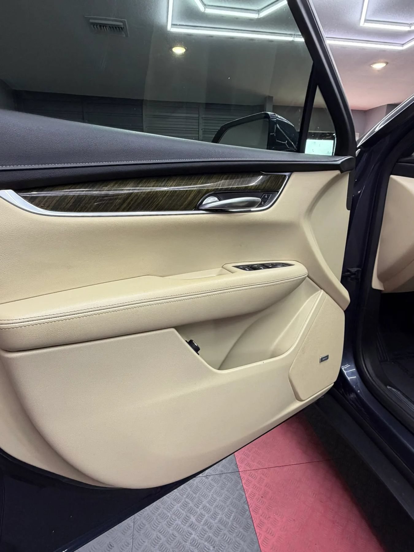 Used 2019 Cadillac XT5 FWD image 9