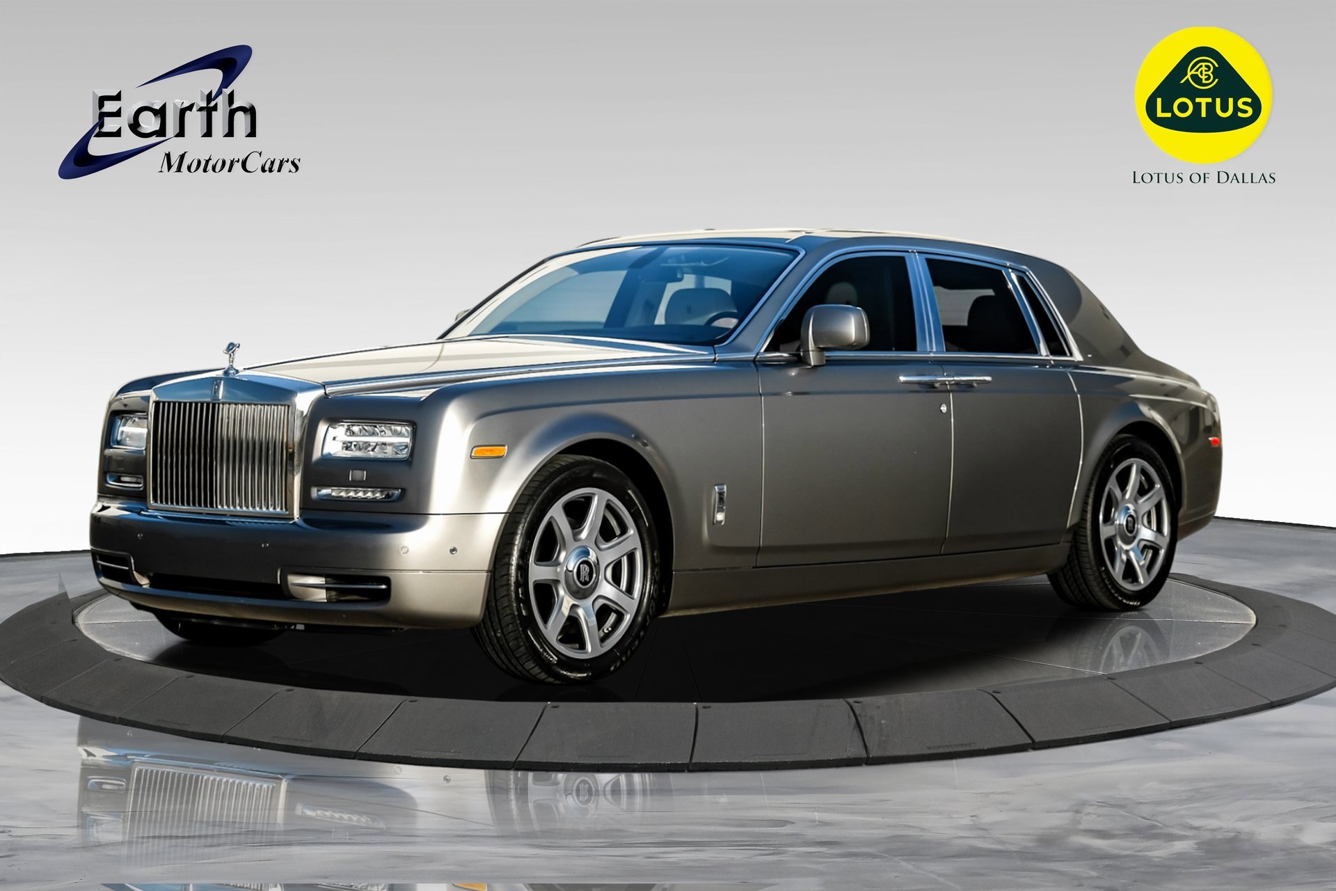 Used 2014 Rolls-Royce Phantom Sedan image 1