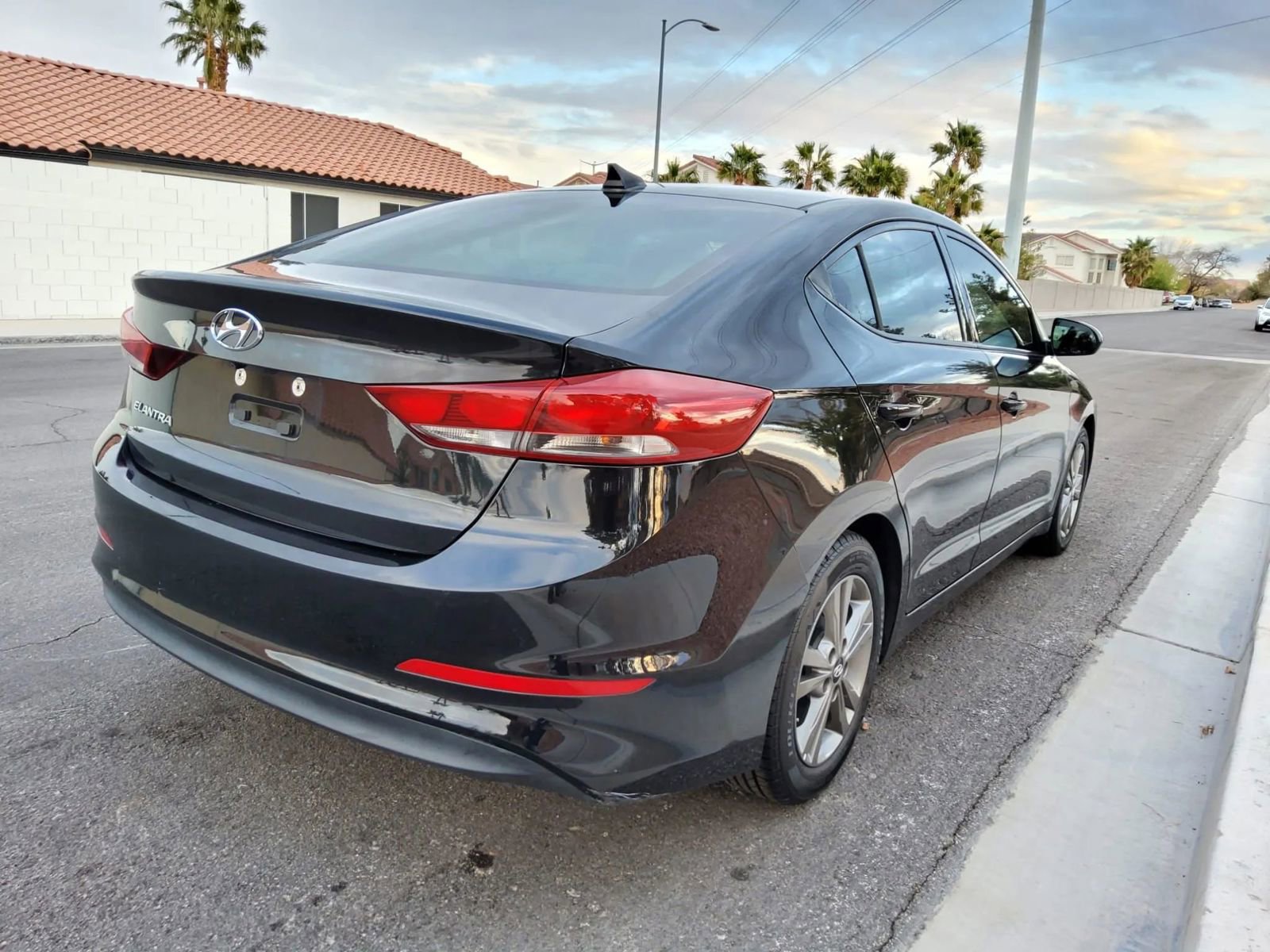 Used 2017 Hyundai Elantra SE image 15