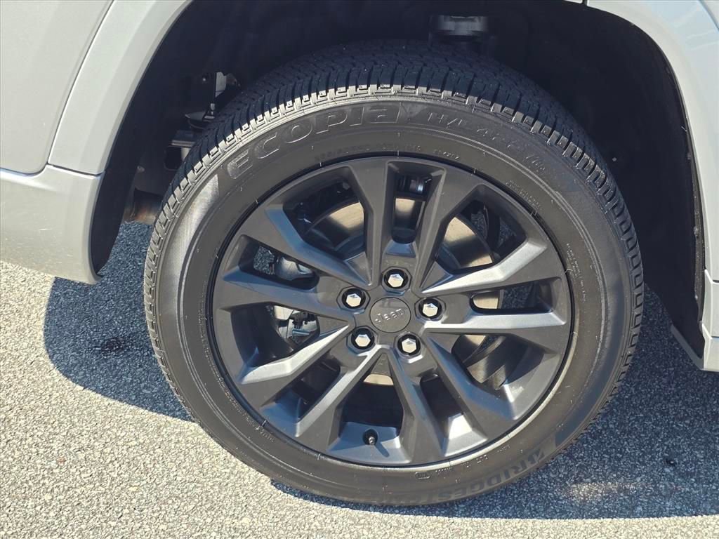 New 2026 Jeep Grand Cherokee L Limited image 9