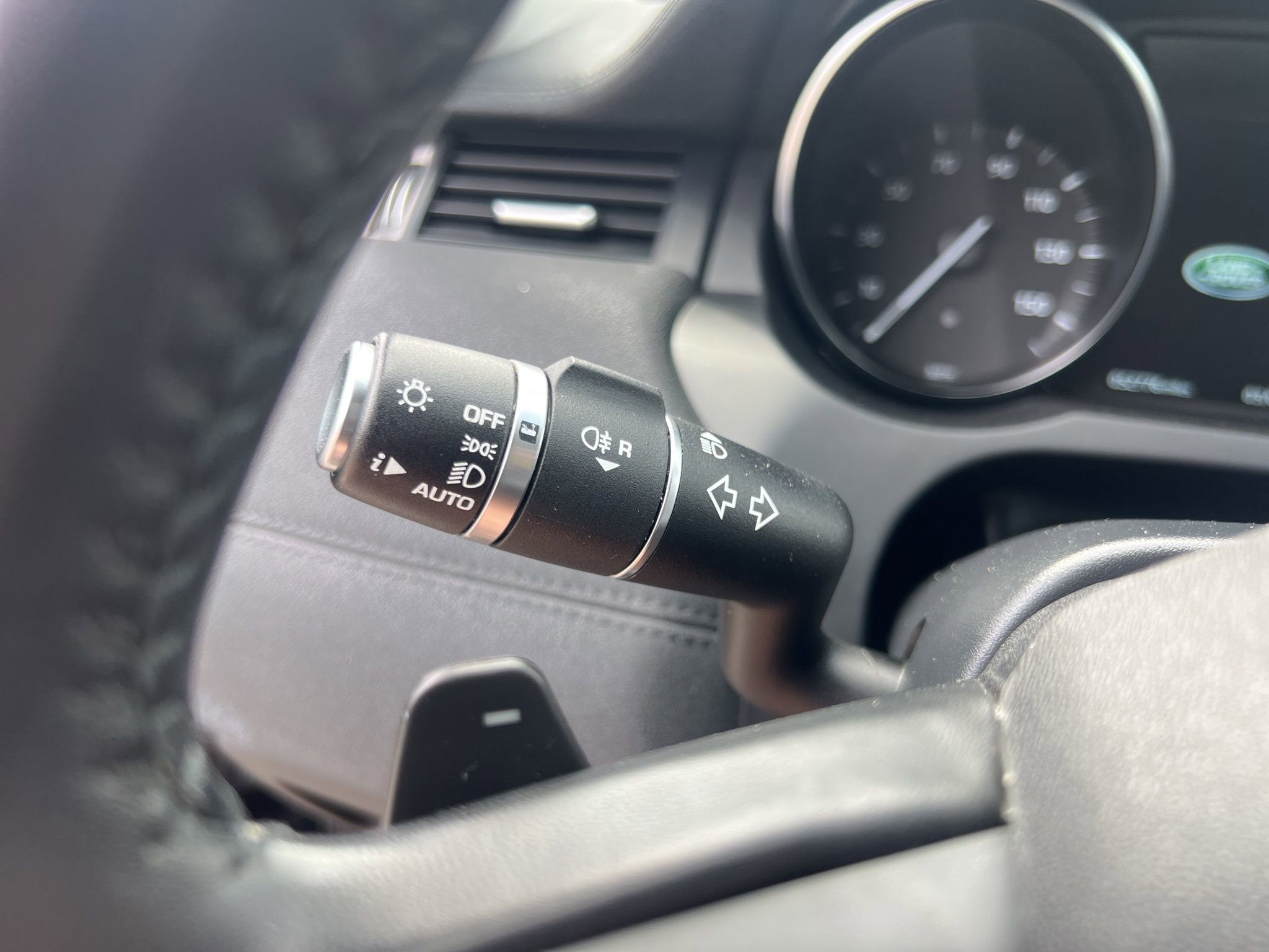 Used 2019 Land Rover Range Rover Evoque SE image 22