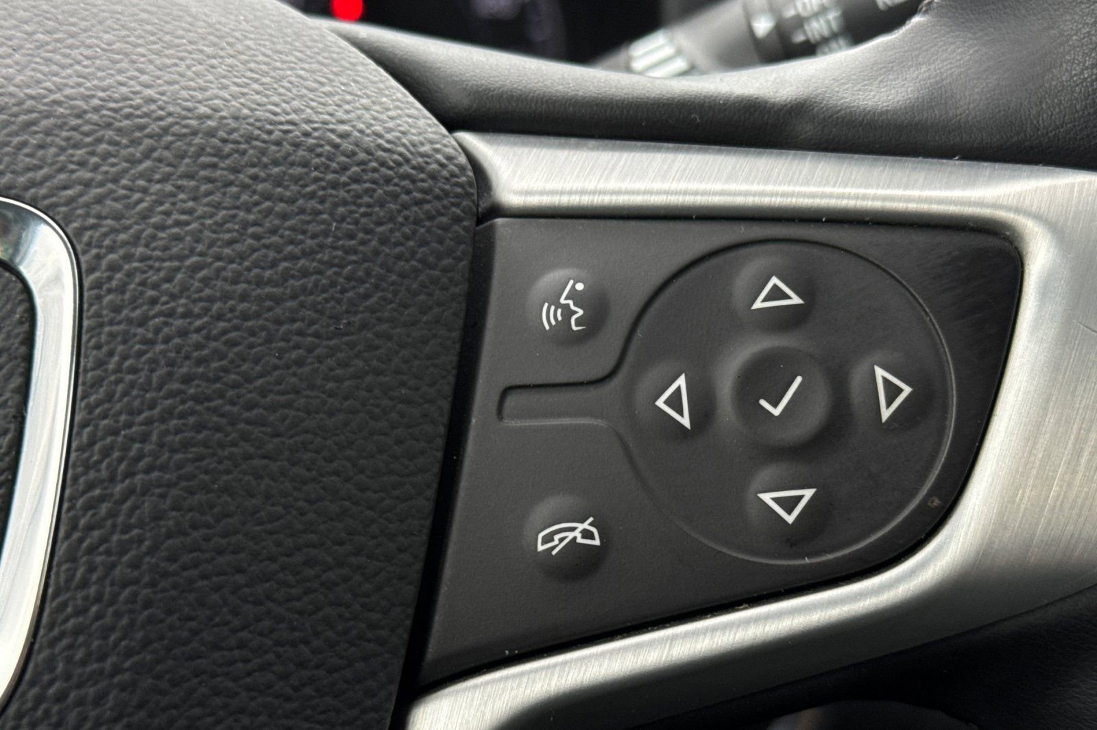 Certified 2024 GMC Terrain SLT image 27