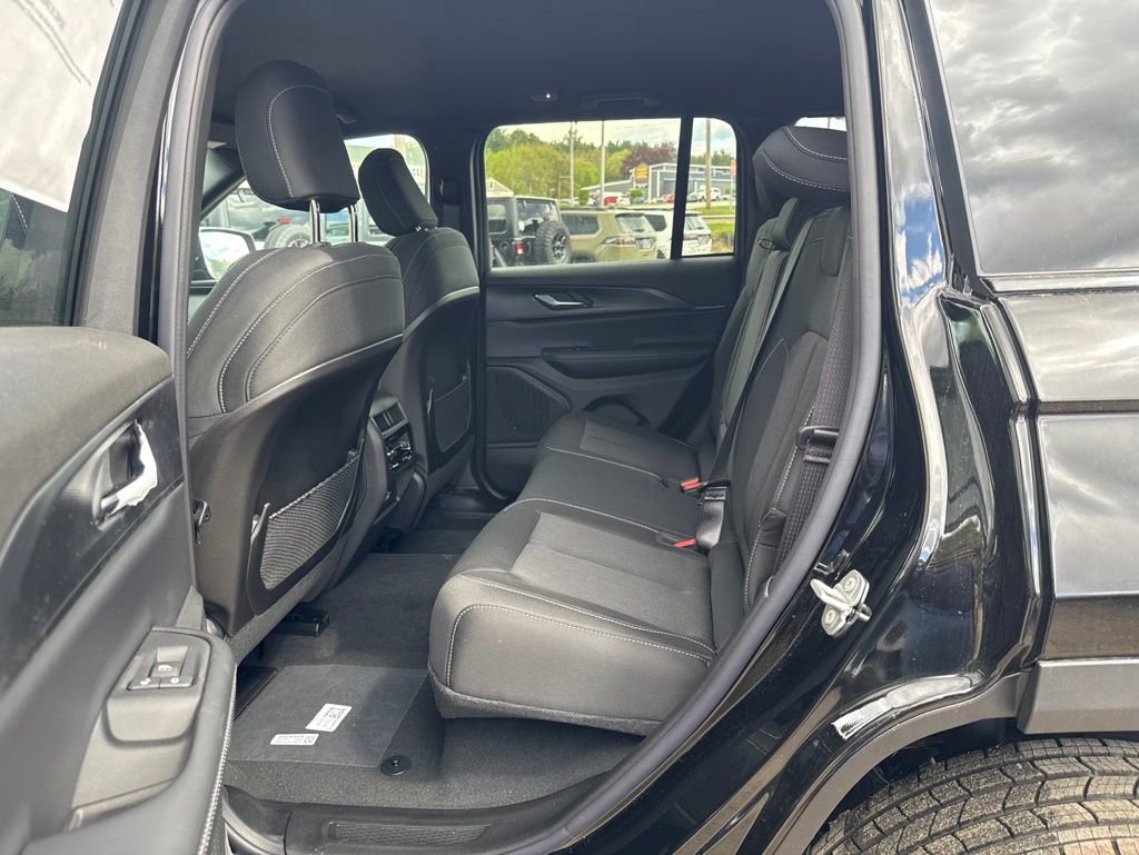 New 2026 Jeep Grand Cherokee Laredo AWD/4WD image 19