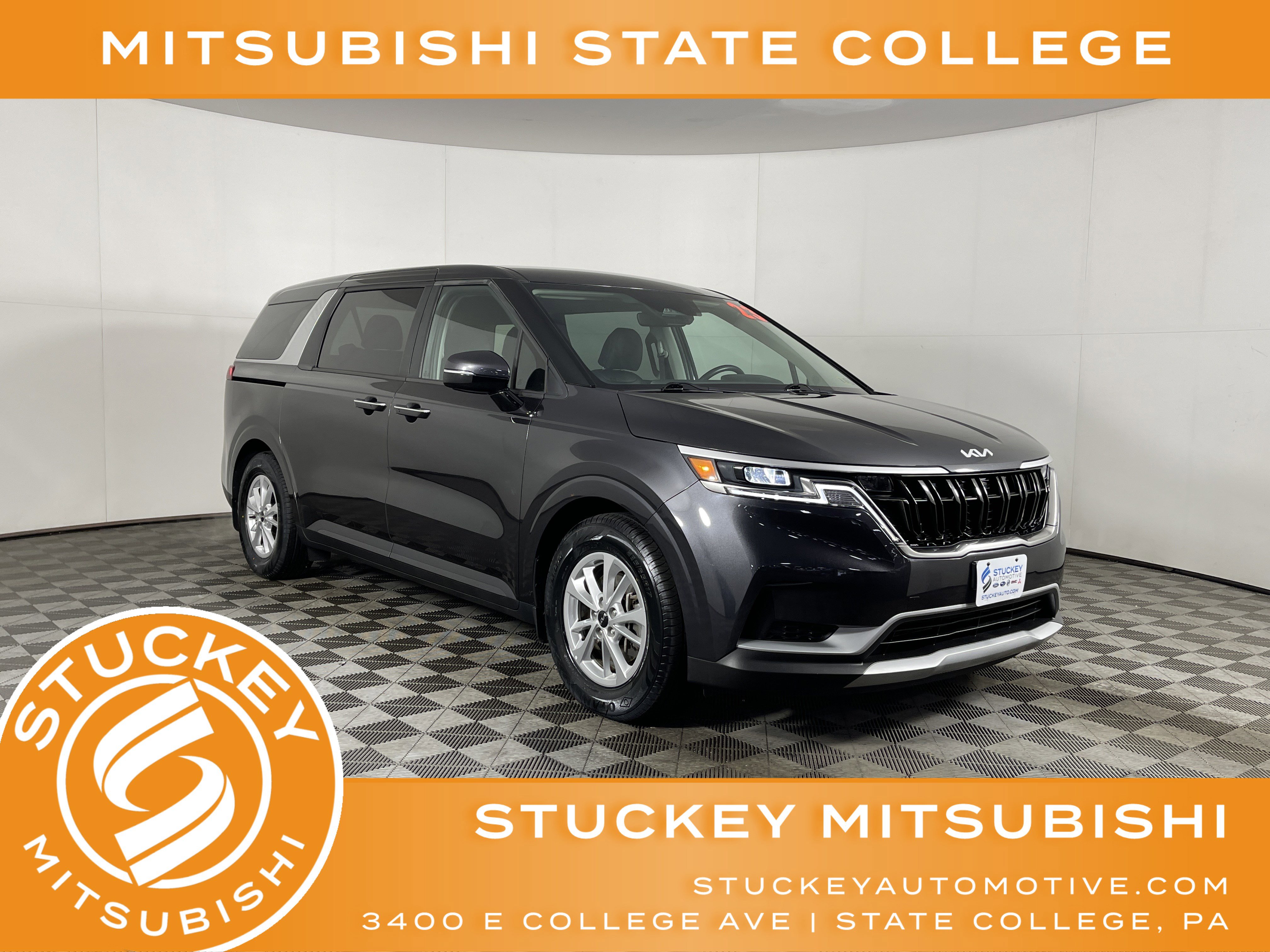 Used 2023 Kia Carnival LX image 1