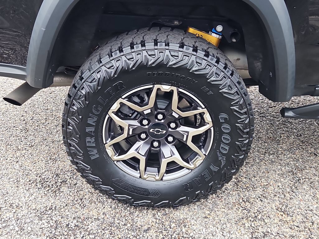 Certified 2024 Chevrolet Colorado ZR2 w/ Safety Package AWD/4WD image 9