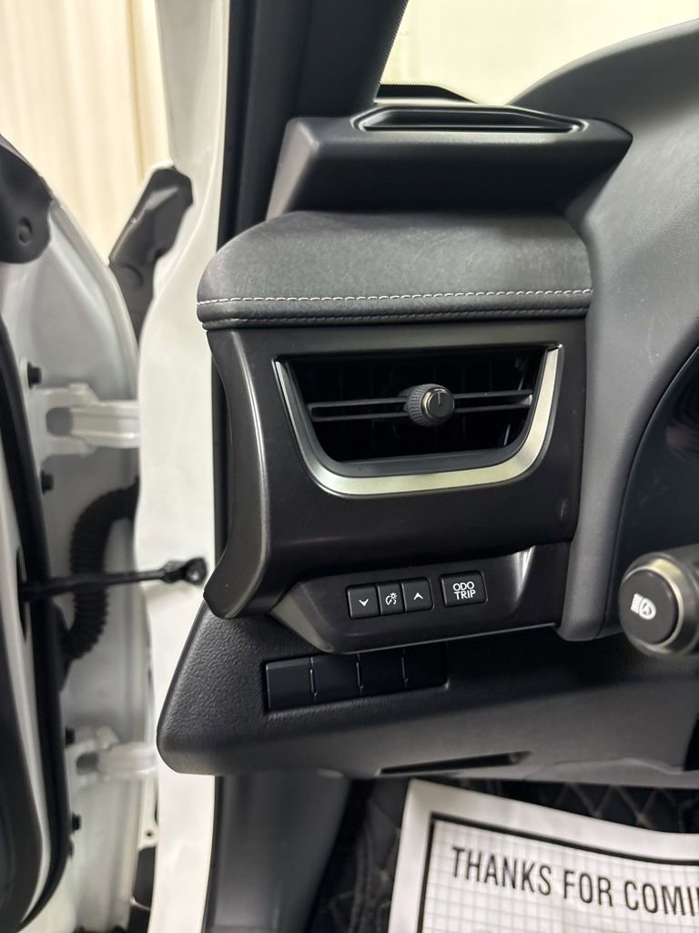 Used 2022 Lexus UX 200 w/ Premium Package FWD image 10