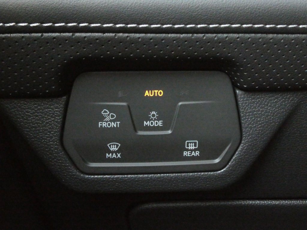 New 2025 Volkswagen Atlas Cross Sport SE image 13