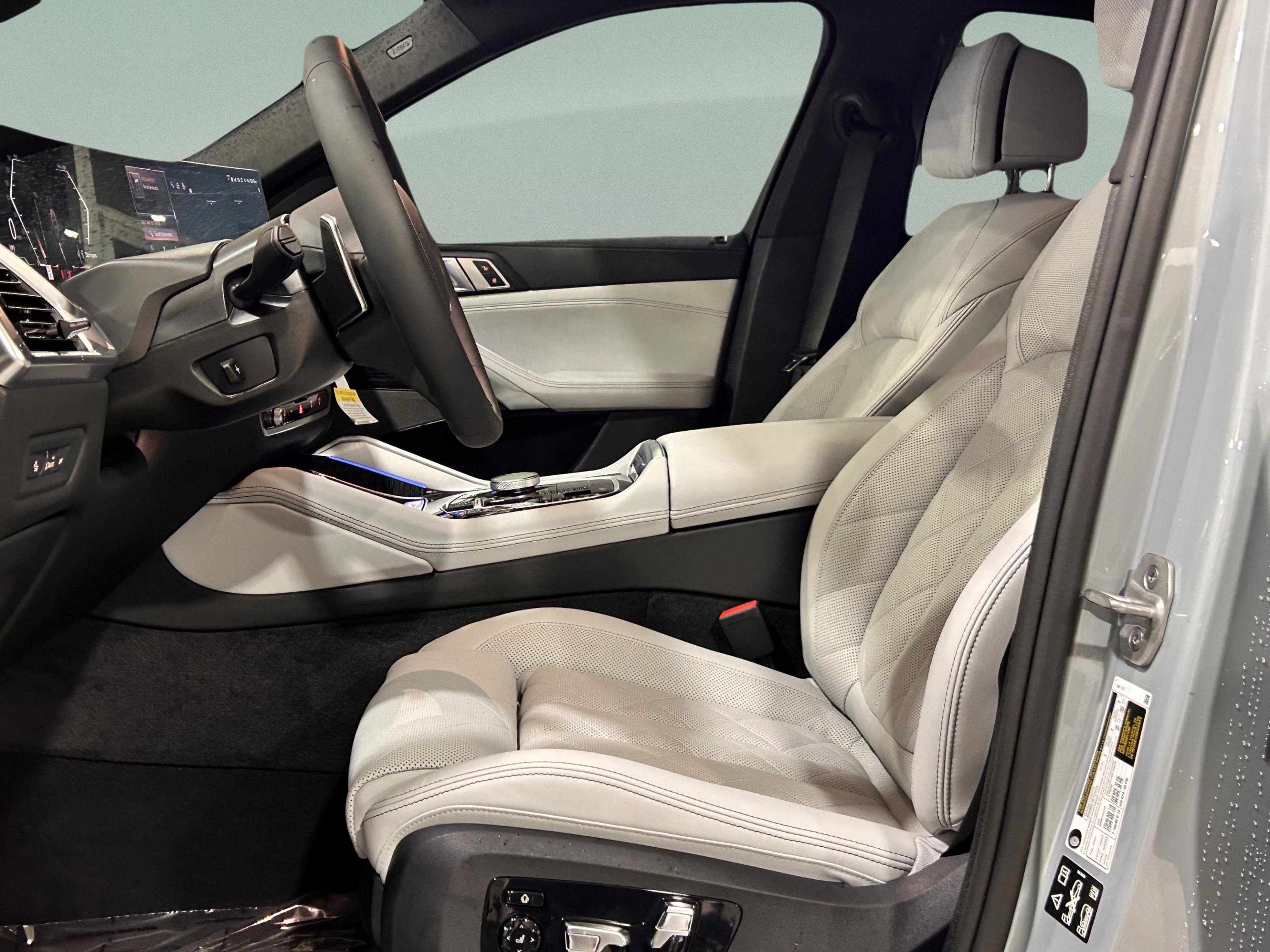 New 2026 BMW X6 xDrive40i w/ Climate Comfort Package image 17