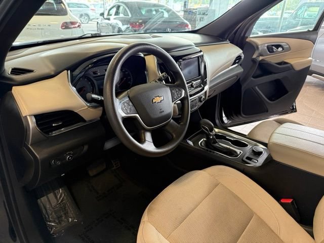 Used 2022 Chevrolet Traverse LS FWD image 2