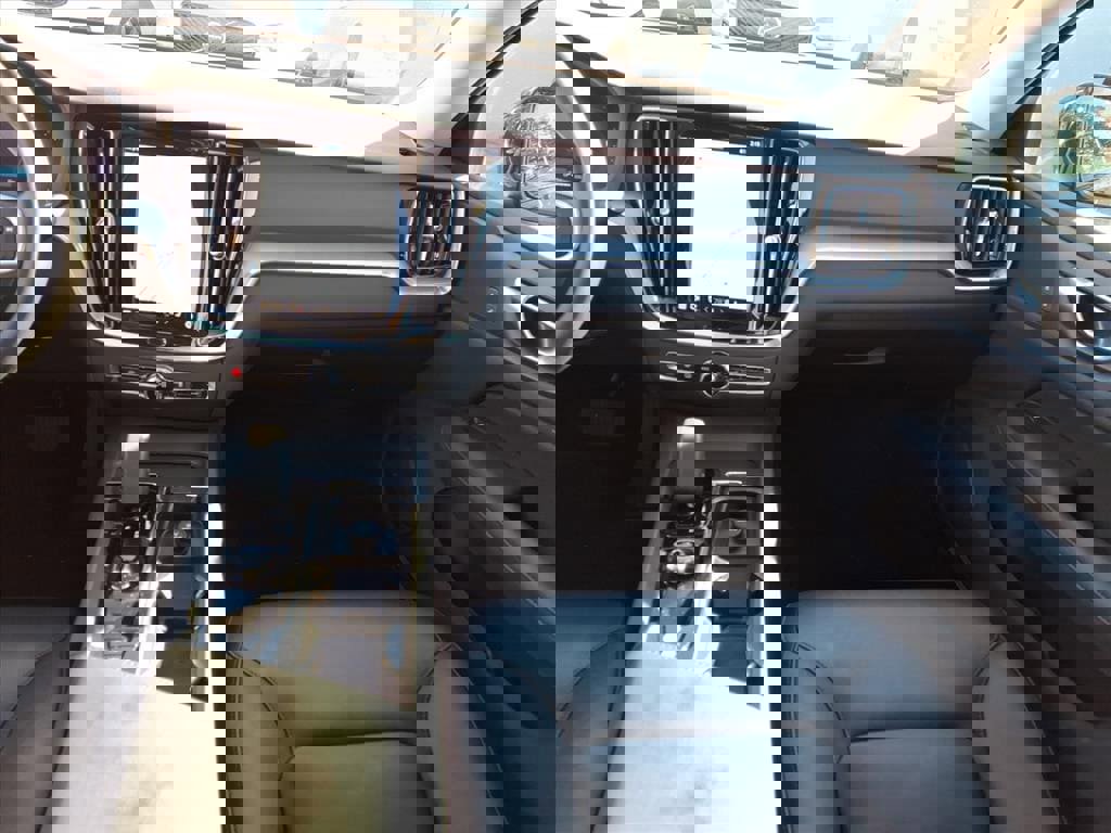 Certified 2025 Volvo S60 B5 Core image 14