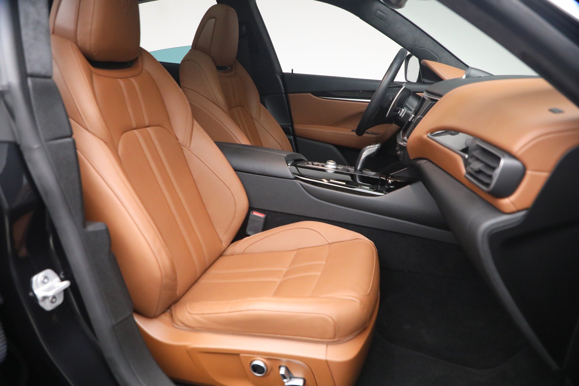 Certified 2022 Maserati Levante GT AWD/4WD image 14
