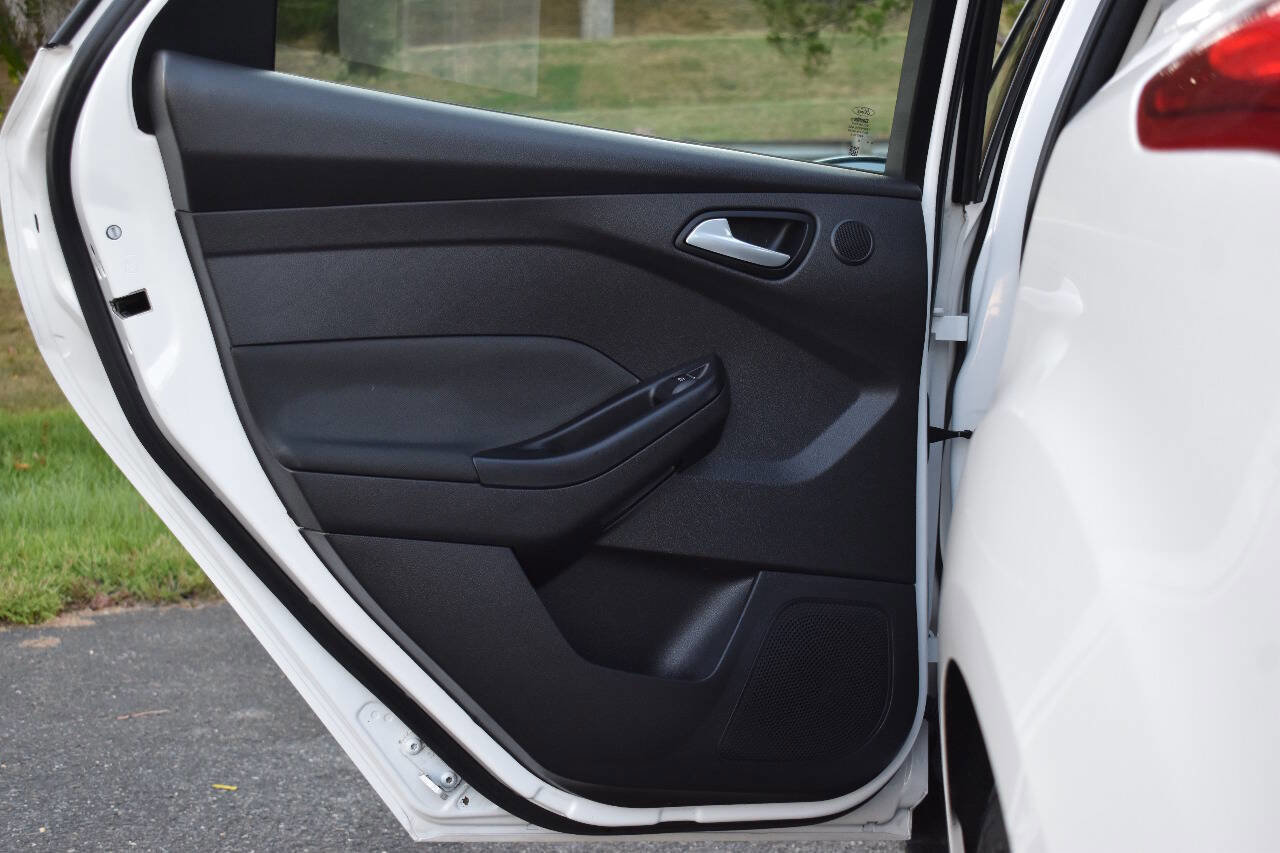 Used 2014 Ford Focus Titanium image 10