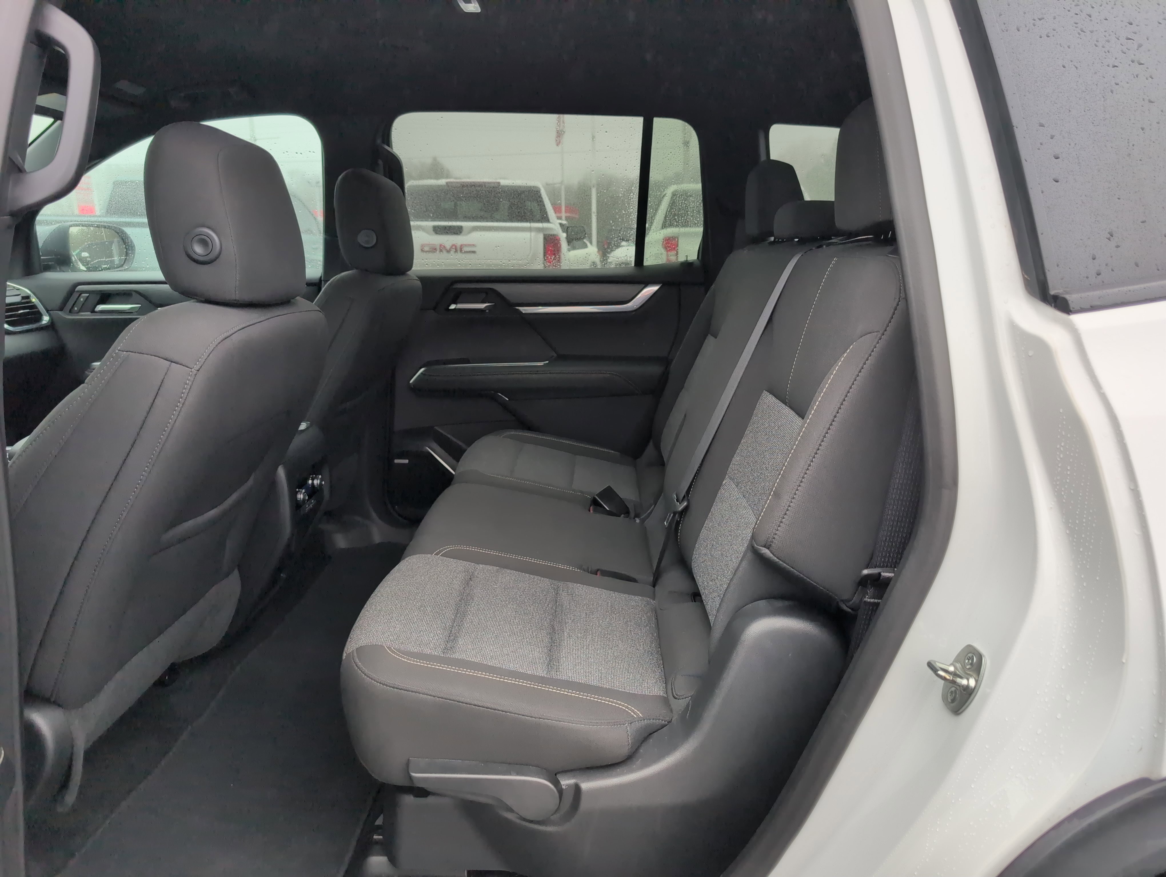 Used 2025 GMC Acadia Elevation image 30