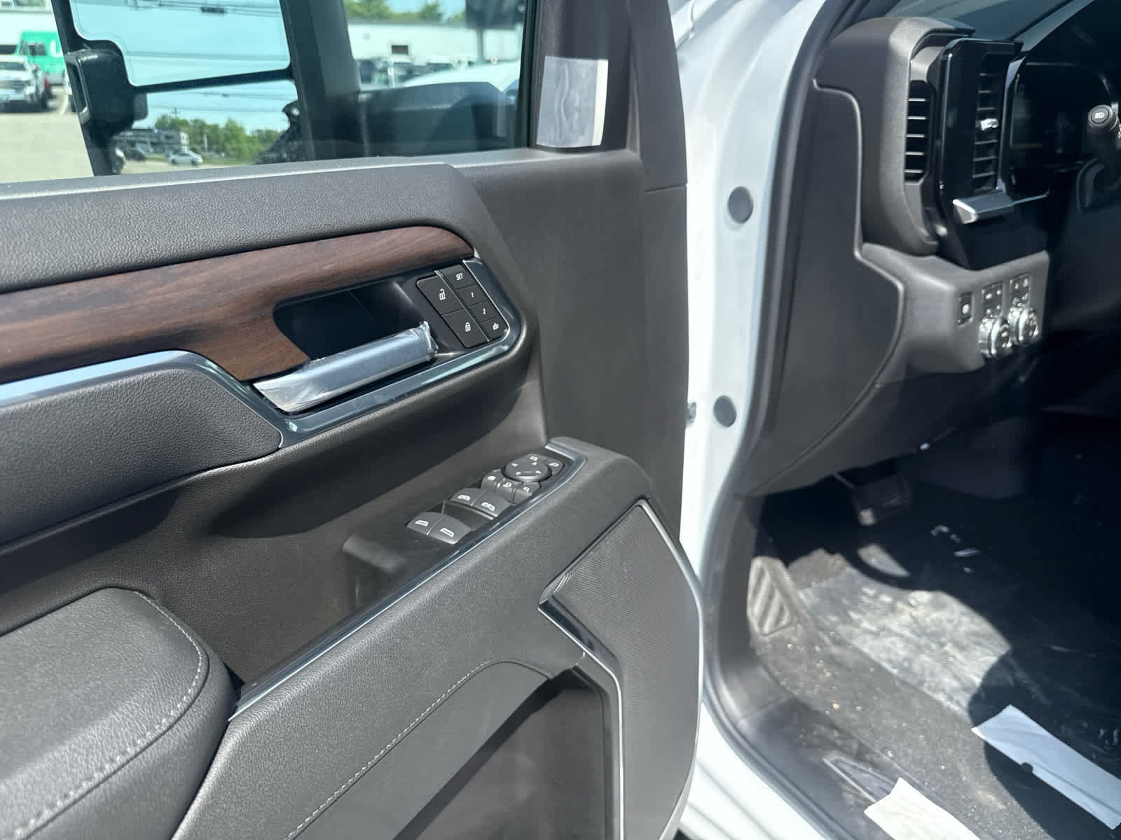 New 2026 GMC Sierra 2500 SLT AWD/4WD image 13