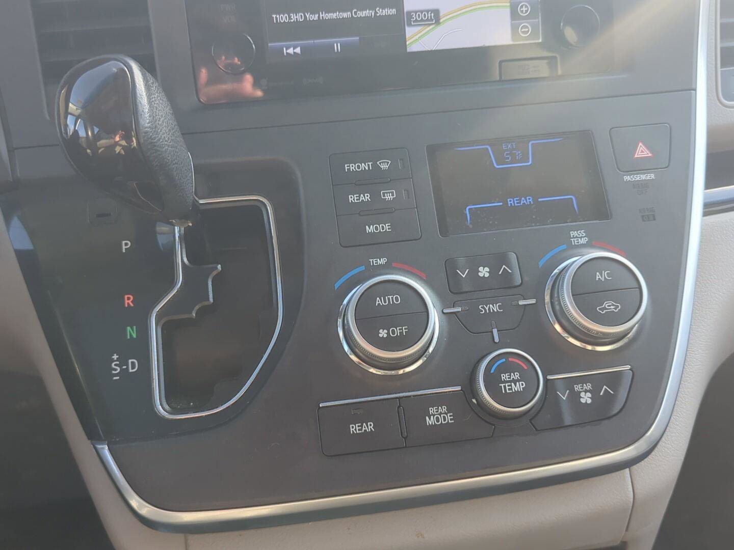 Used 2016 Toyota Sienna XLE Premium w/ Outdoor Package image 14