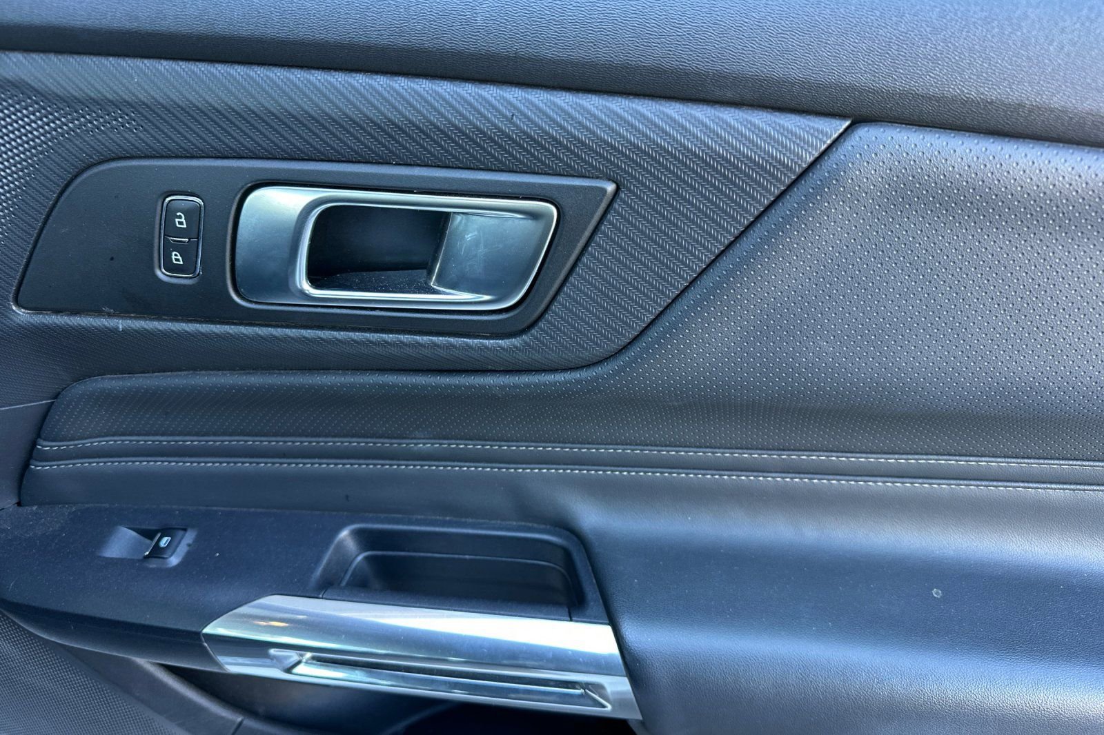 Used 2025 Ford Mustang Premium RWD image 18