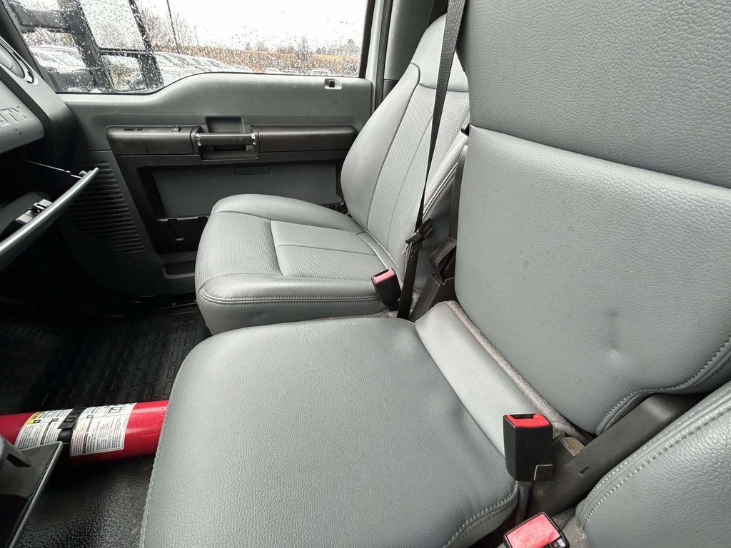 Used 2015 Ford F550 2WD Regular Cab Super Duty image 24