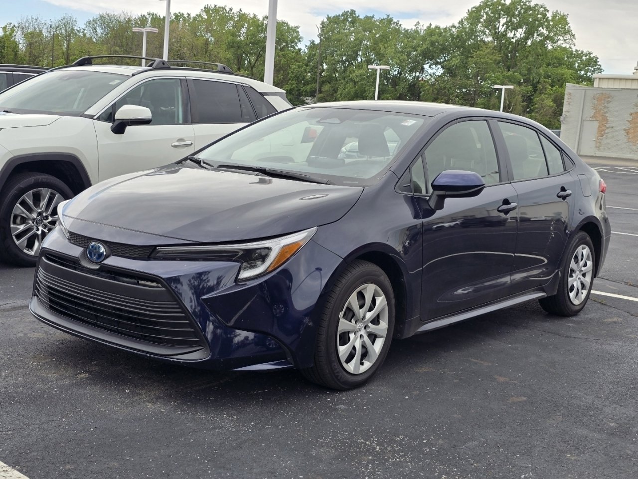 Used 2025 Toyota Corolla LE FWD image 3