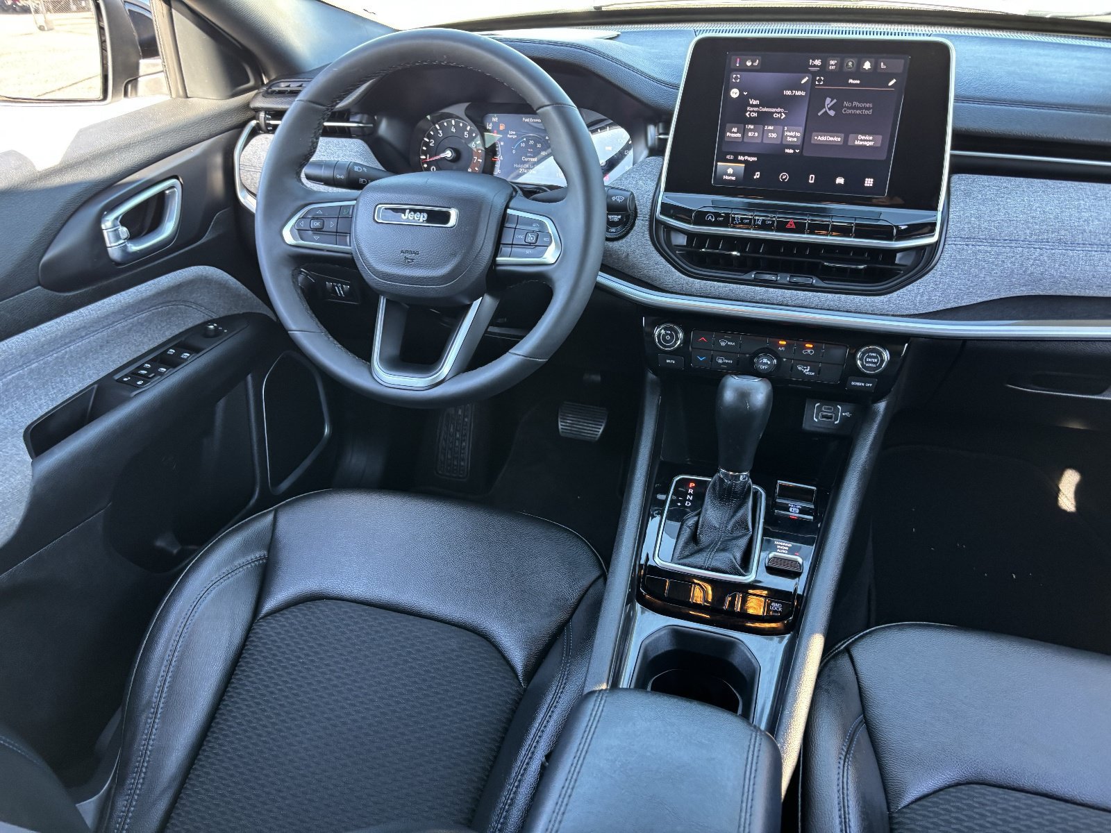 Used 2025 Jeep Compass Latitude AWD/4WD image 15