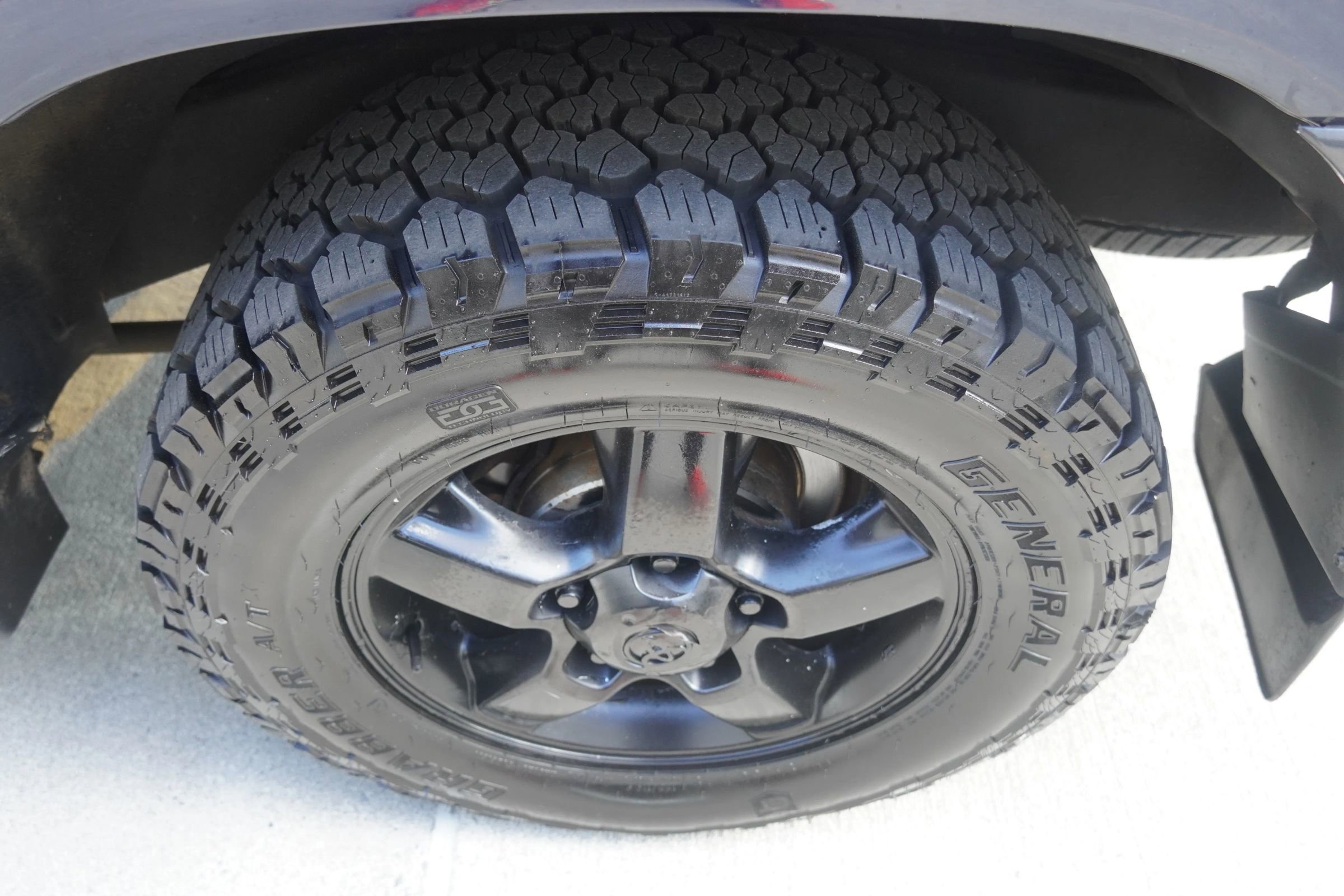 Used 2004 Toyota Land Cruiser AWD/4WD image 38