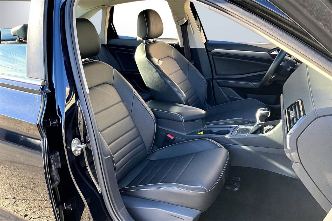Used 2024 Volkswagen Jetta SE image 22